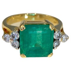 7 Carat Emerald with Diamonds in 18K Yellow Gold, 7.5 Carats Total