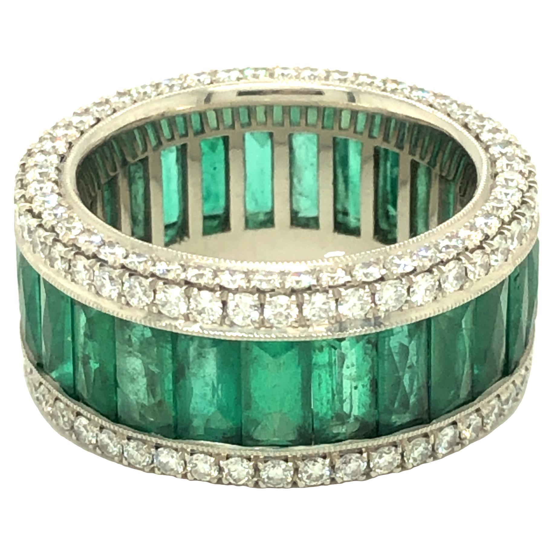 Edelsteine sind für die Ewigkeit 7 Karat Französischer Schliff Smaragd & 2,07 Karat Diamant Ewigkeitsring im Angebot