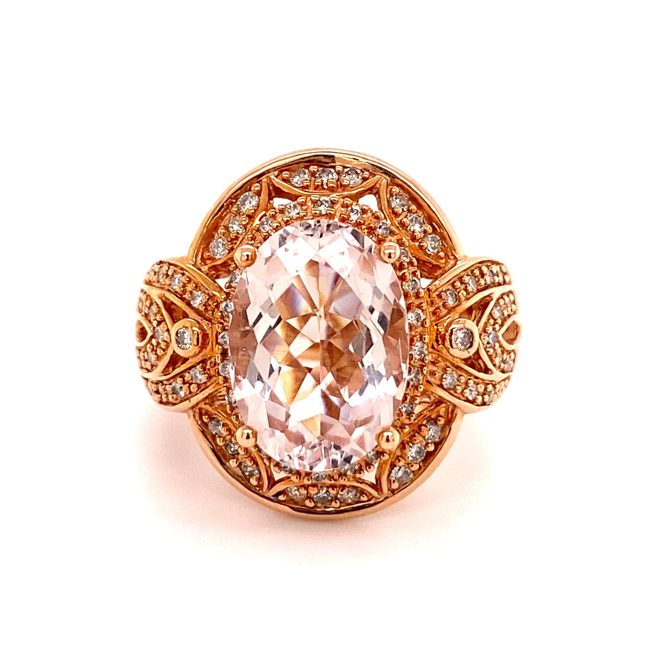 7 Carat Morganite and Diamond Gold Cocktail Ring In Excellent Condition For Sale In Montreal, QC