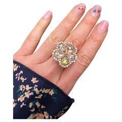 Cocktail di diamanti multicolore da 7 carati Anello con fiore