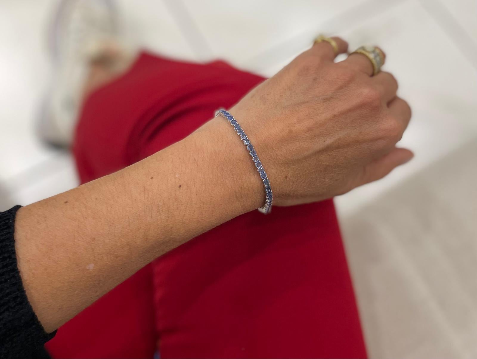7 Karat natürlicher blauer Saphir Gold-Tennisarmband im Angebot 8