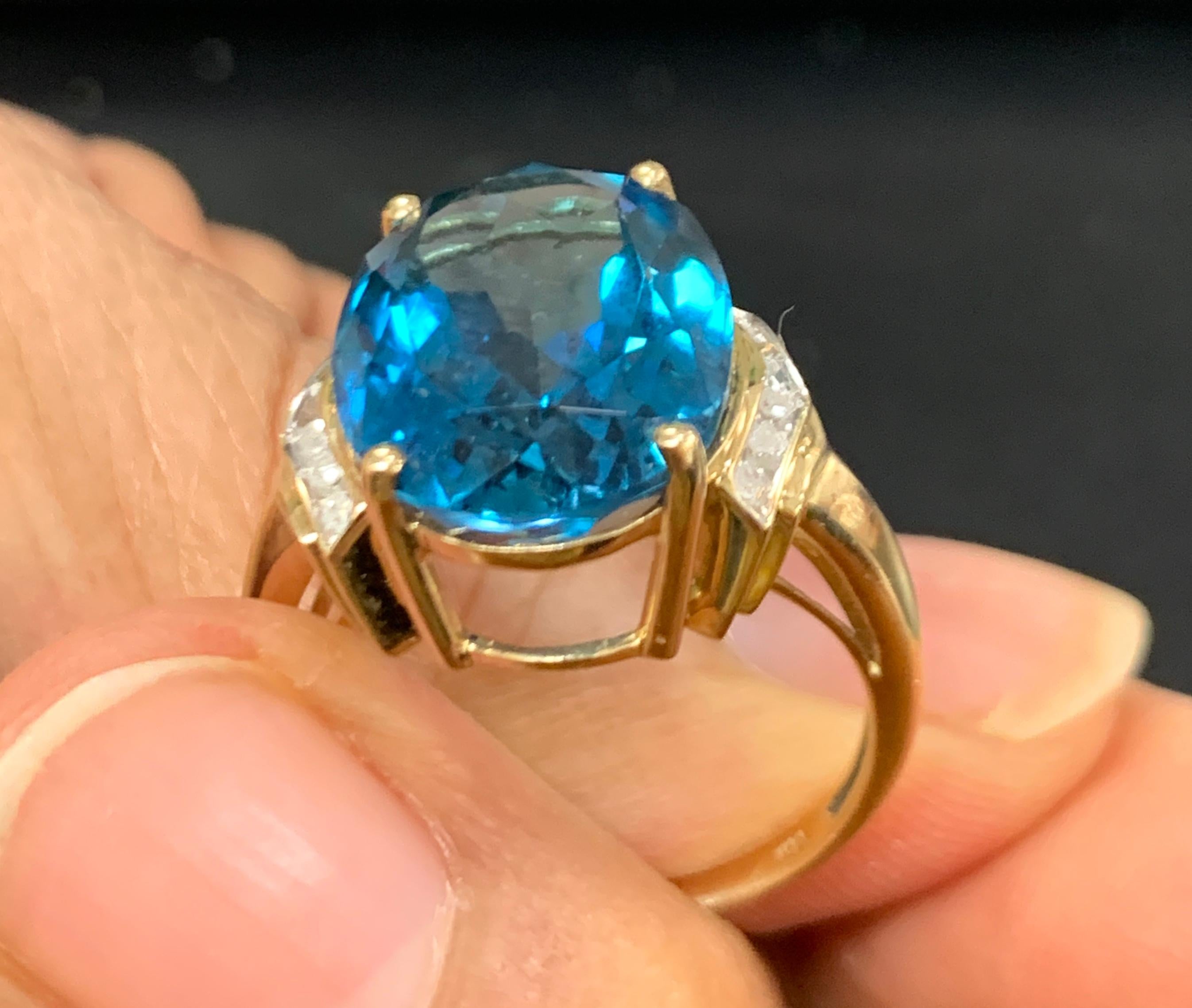 7 Carat Natural Blue Topaz and Diamond Cocktail Ring 14 Karat Yellow Gold Estate In Excellent Condition For Sale In New York, NY