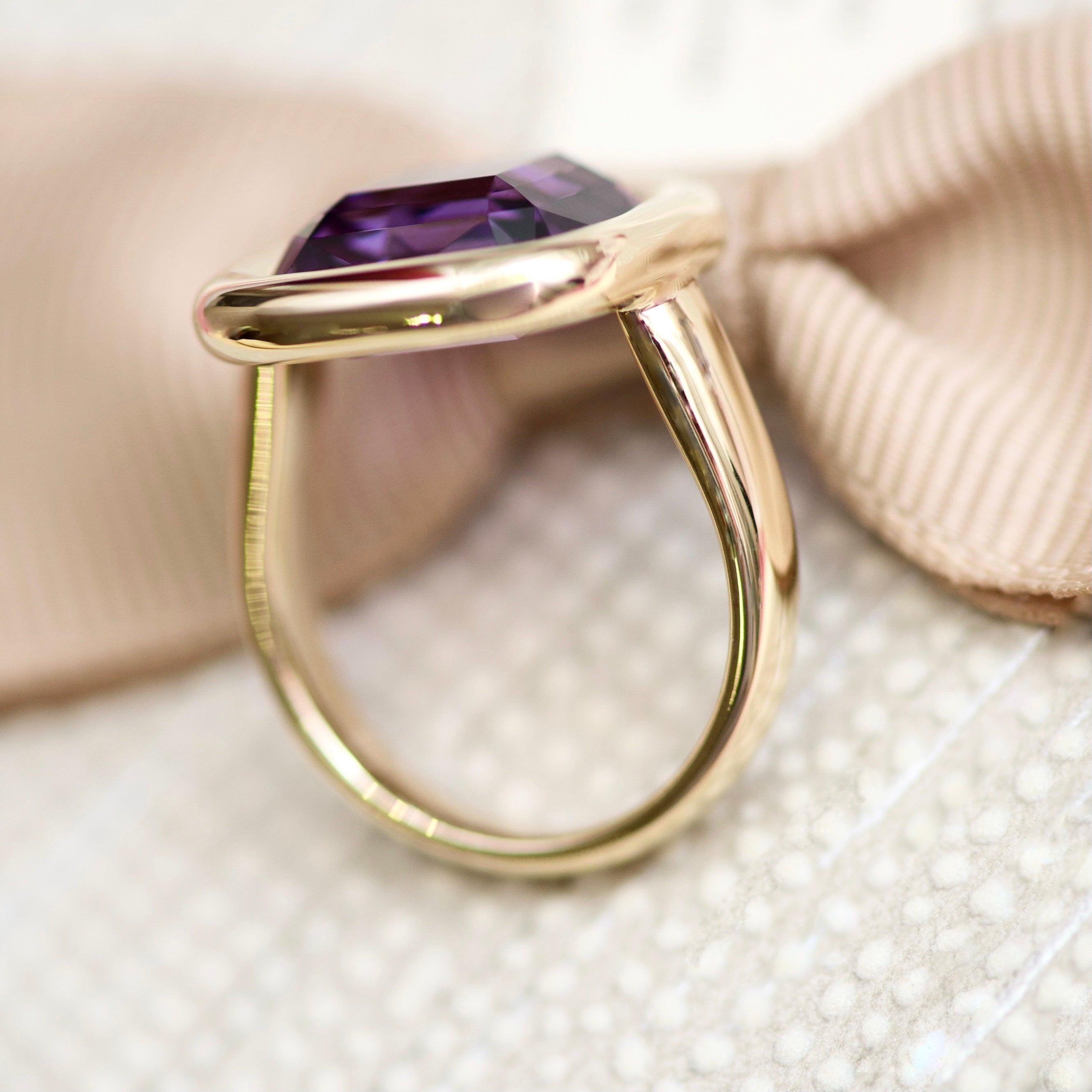 For Sale:  7 Carat Natural Brazilian Purple Amethyst 14 Karat Yellow Gold Ring 5