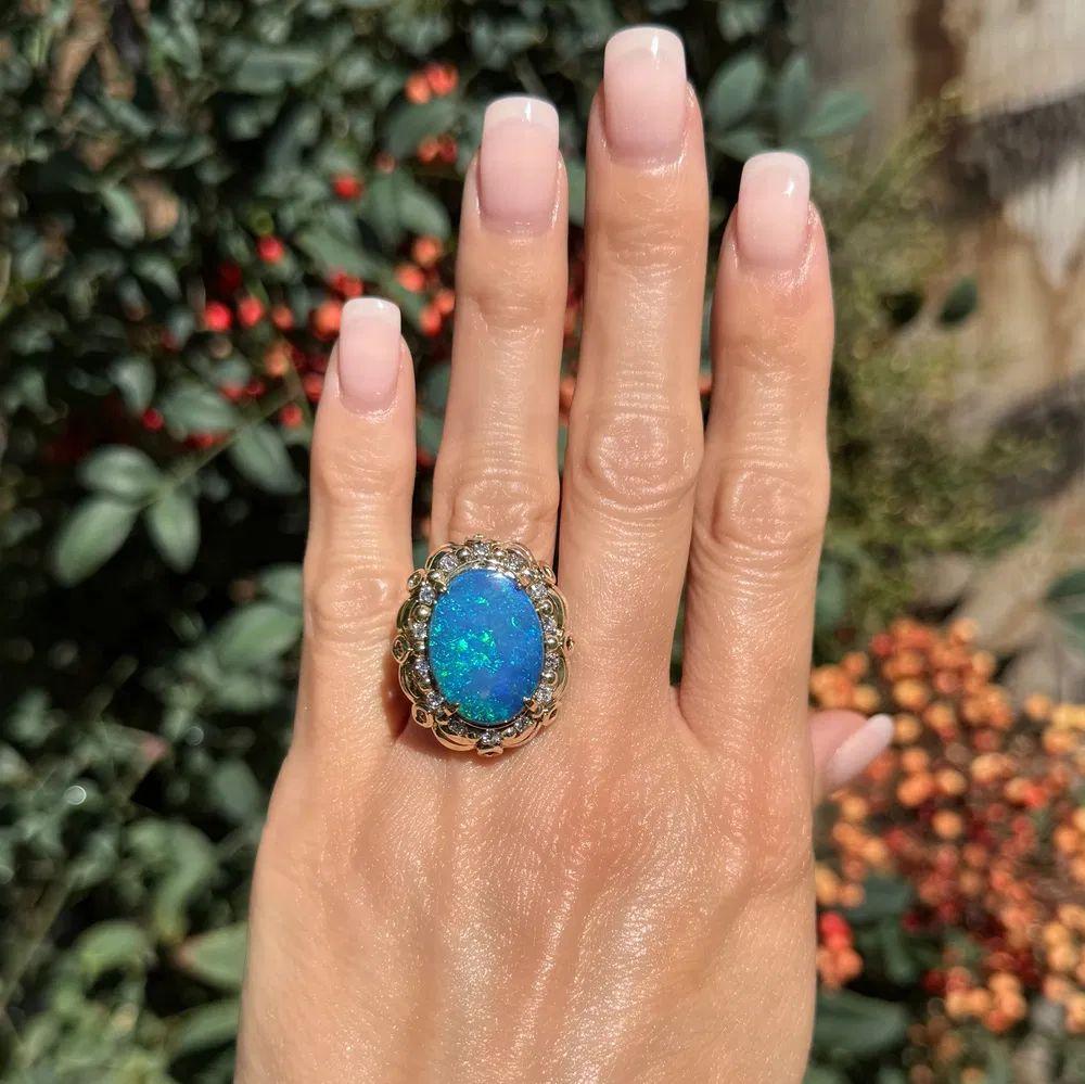 7 Karat Oval Opal und Diamant Gold Mid Century Modern 1960s Statement Ring (Modernistisch) im Angebot