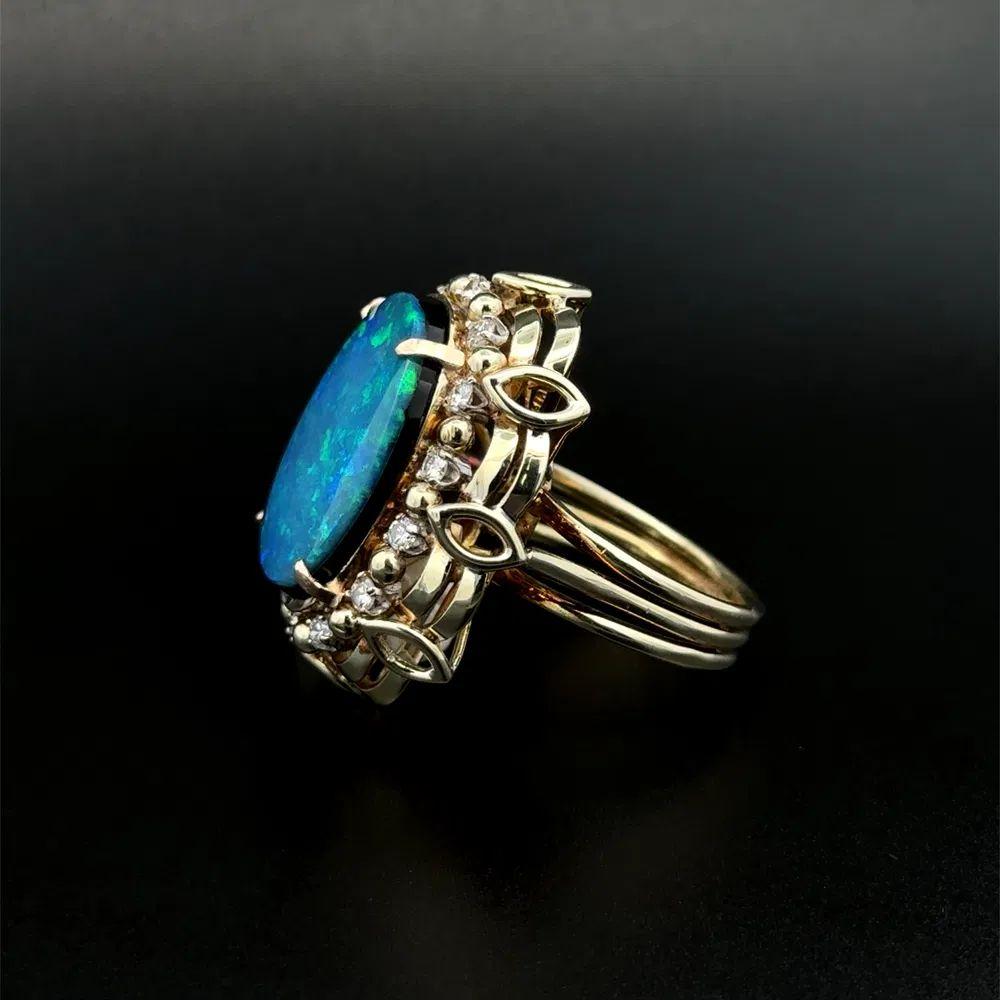 7 Karat Oval Opal und Diamant Gold Mid Century Modern 1960s Statement Ring Damen im Angebot