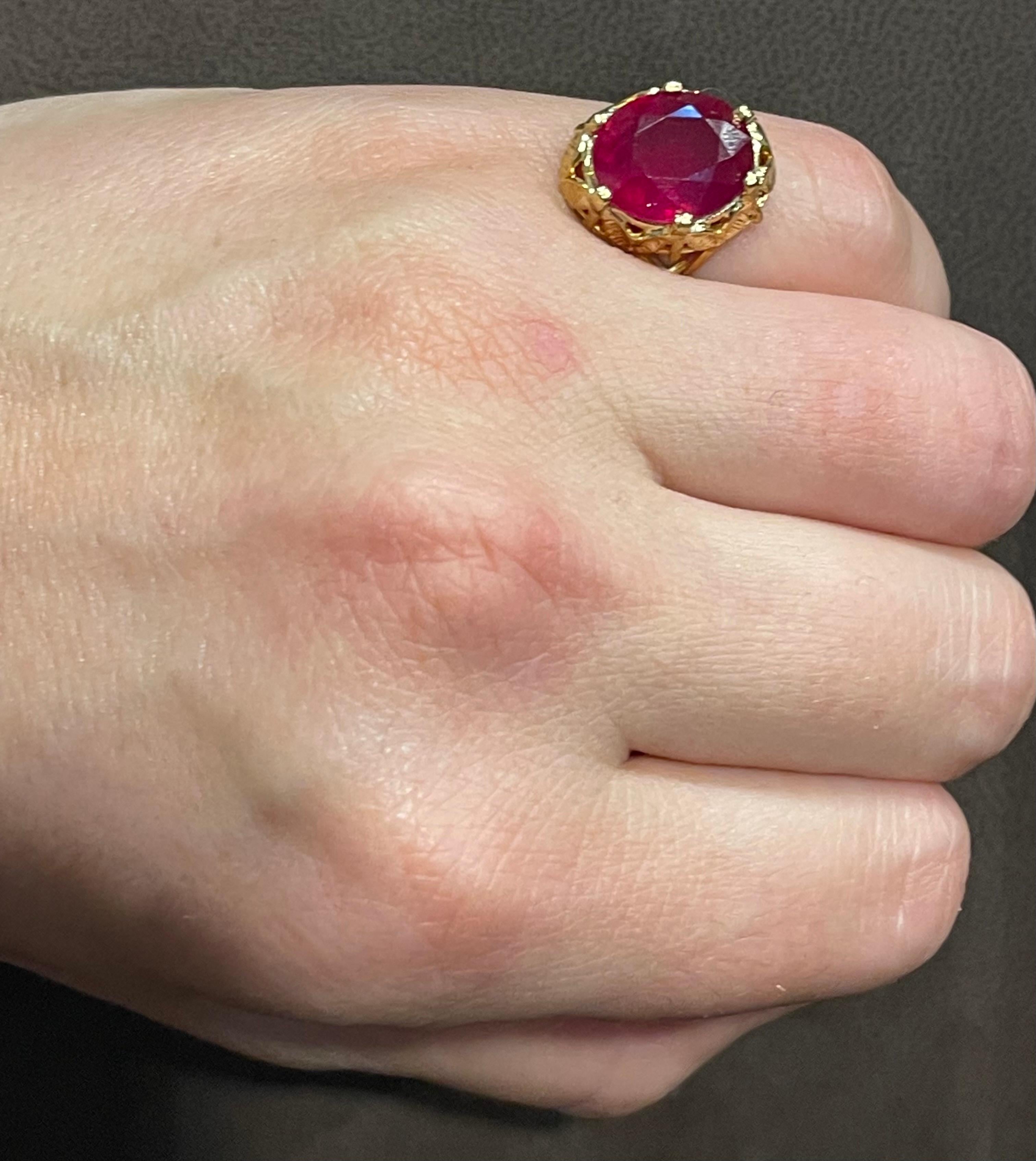 7 Karat Ovalförmiger behandelter Rubin 14 Karat Gelbgold Ring 9