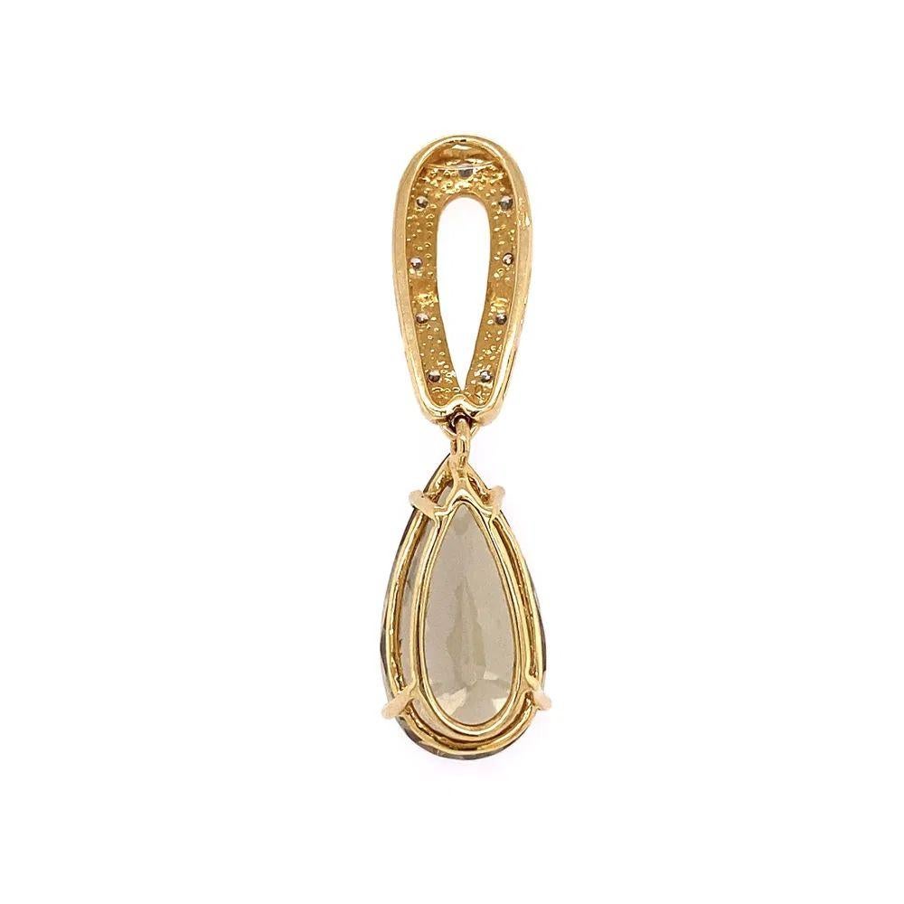 Taglio a goccia Collana con ciondolo d'oro vintage con pera zultanite e diamanti da 7 carati in vendita