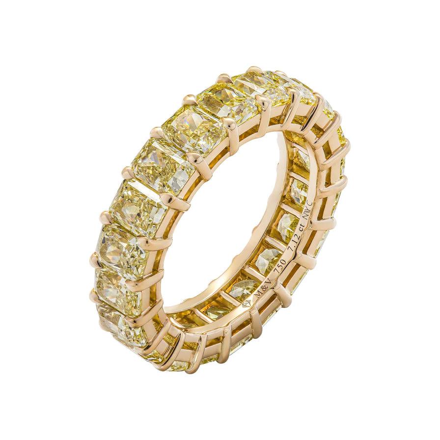 The CELIA Wedding Anniversary eternity band features 20 Radiant Cut 35 pointer diamonds weighing a total of approximately 7.12 carats, Shared Prong set in 18K Yellow Gold.

ETERNITY BAND / Wedding Bands Eternity SHARED PRONG

Diamonds
Diamond Size: