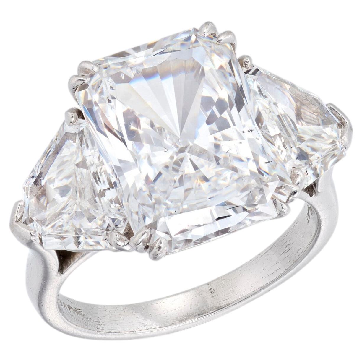 7 Carat Radiant Statement Brilliant White VS  Radiant Elegance Diamond Ring For Sale