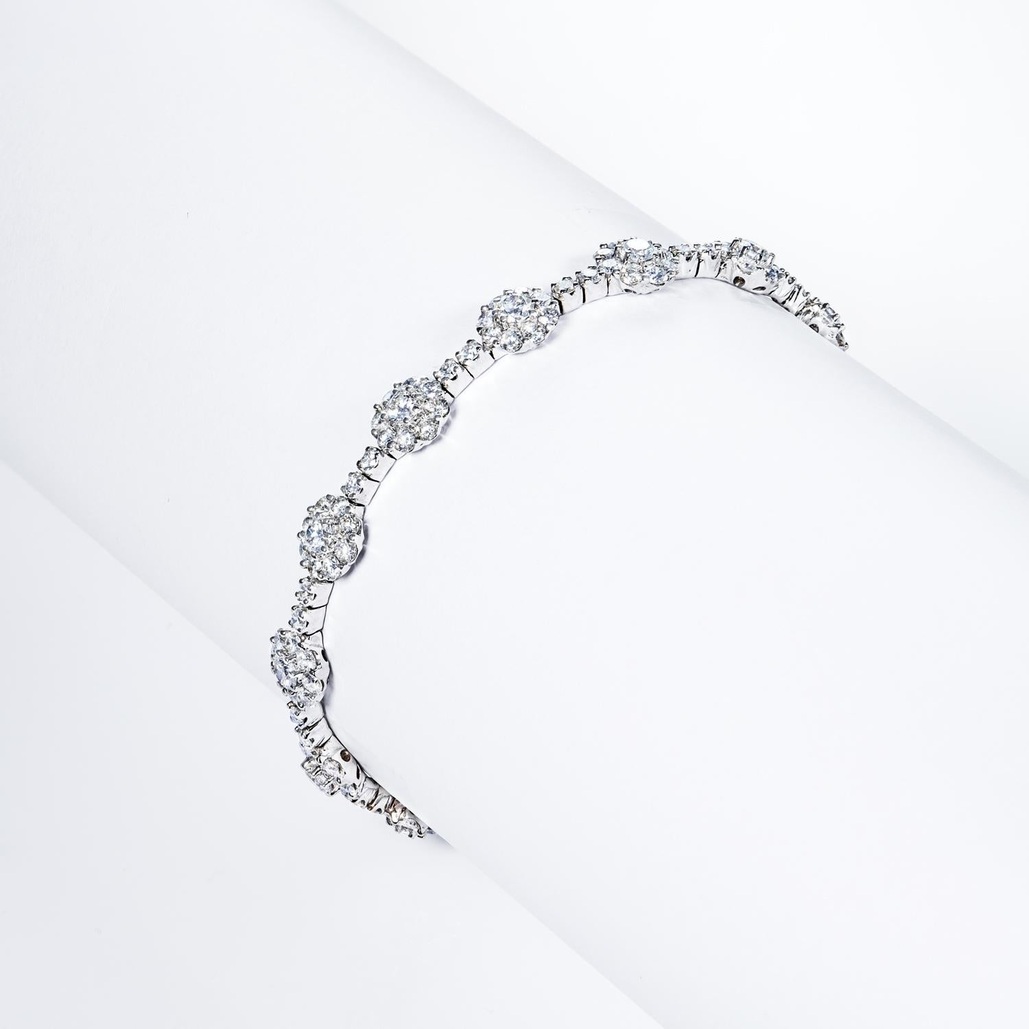 Taille ronde Bracelet à une rangée de diamants ronds et brillants de 7 carats certifiés en vente