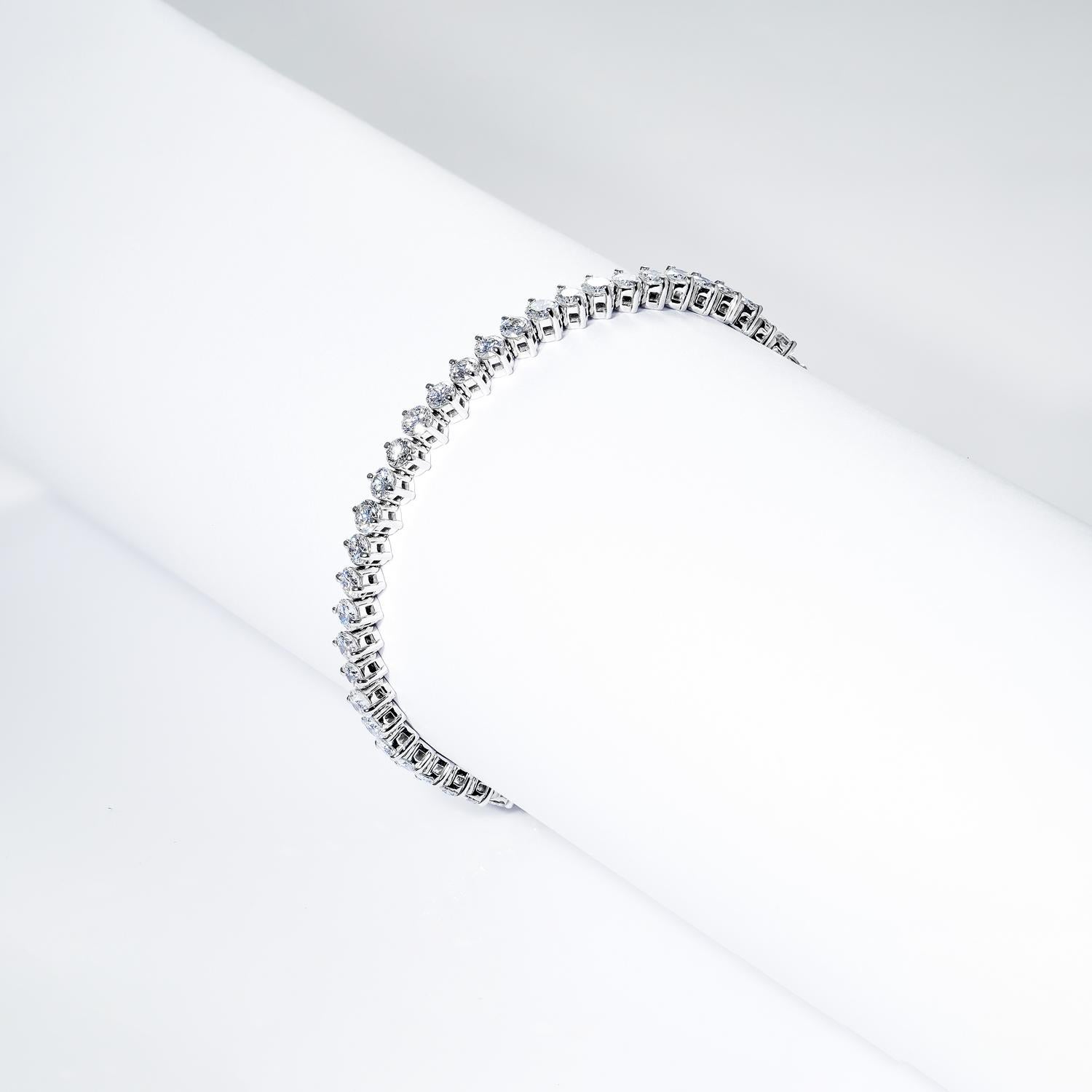 Taille ronde Bracelet tennis en diamants brillants ronds et brillants certifiés 7 carats en vente
