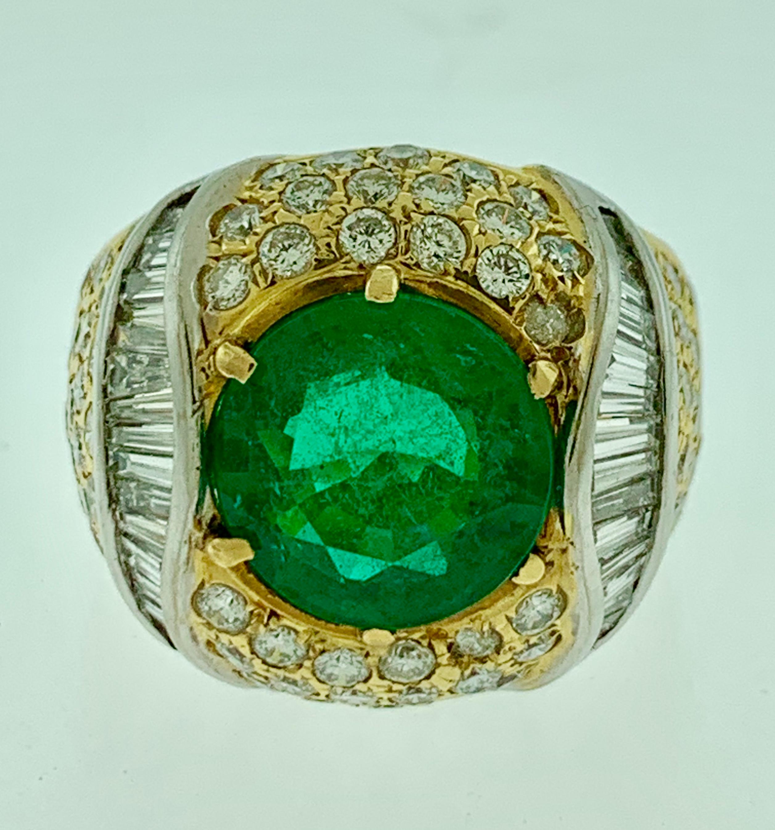 Round Cut 7 Carat Round Colombian Emerald and Diamond 18 Karat Gold Ring, Estate, Unisex For Sale