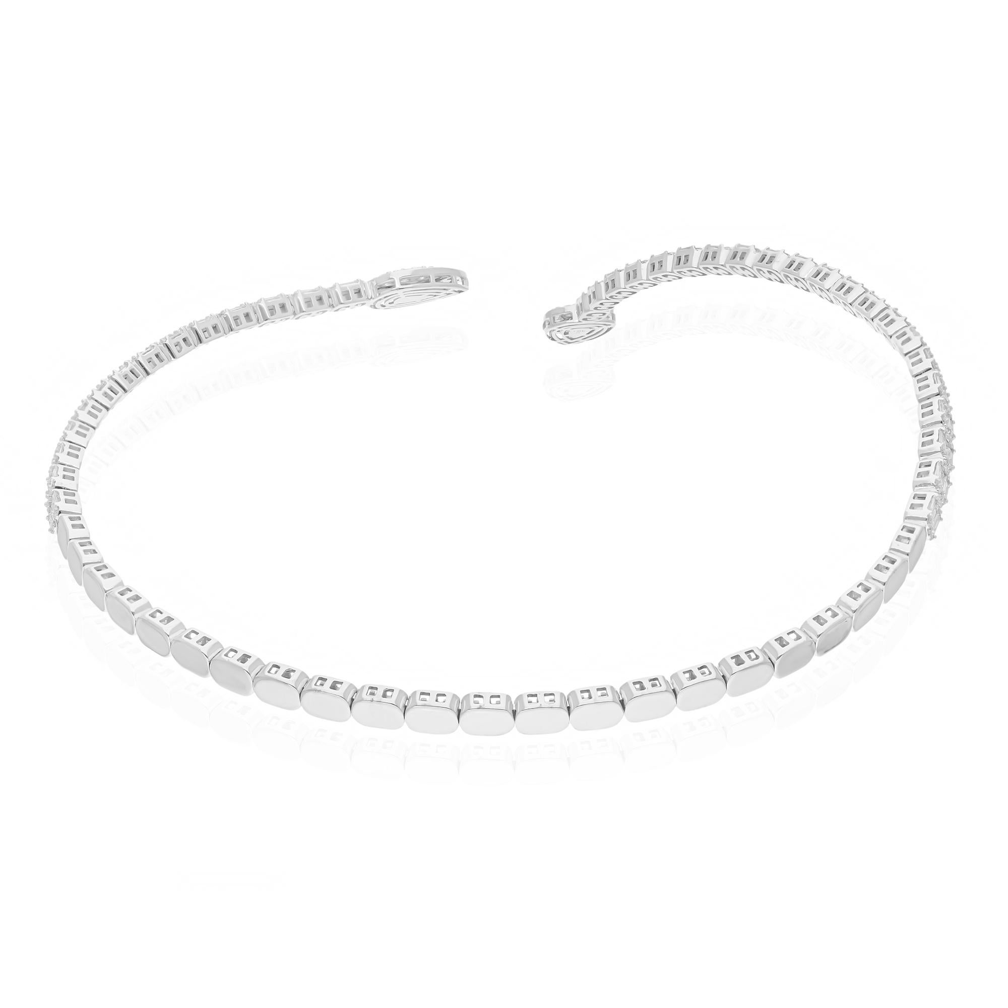 Realizzato in oro a 14 carati, questo raffinato girocollo è impreziosito da 7,02 carati di diamanti scintillanti.

Segui la vetrina di Spectrum Jewels per vedere le ultime collezioni e i pezzi esclusivi. Spectrum Jewels è orgoglioso di essere