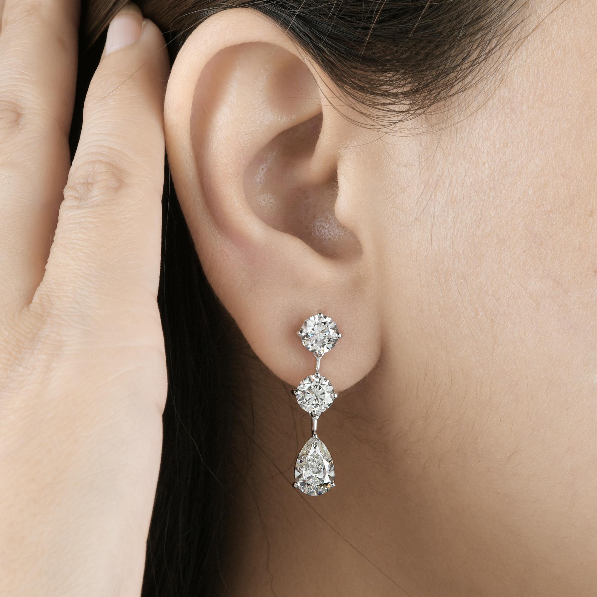 Modern 7 Carat SI Clarity HI Color Diamond Dangle Earrings 14 Karat White Gold Jewelry For Sale