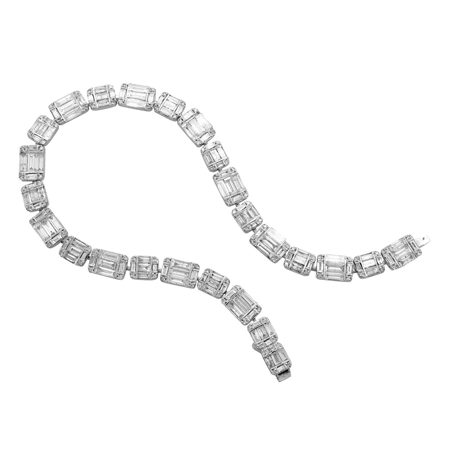 Moderne Bracelet à breloques en or blanc 18 carats avec diamants taille baguette SI/HI de 7 carats en vente