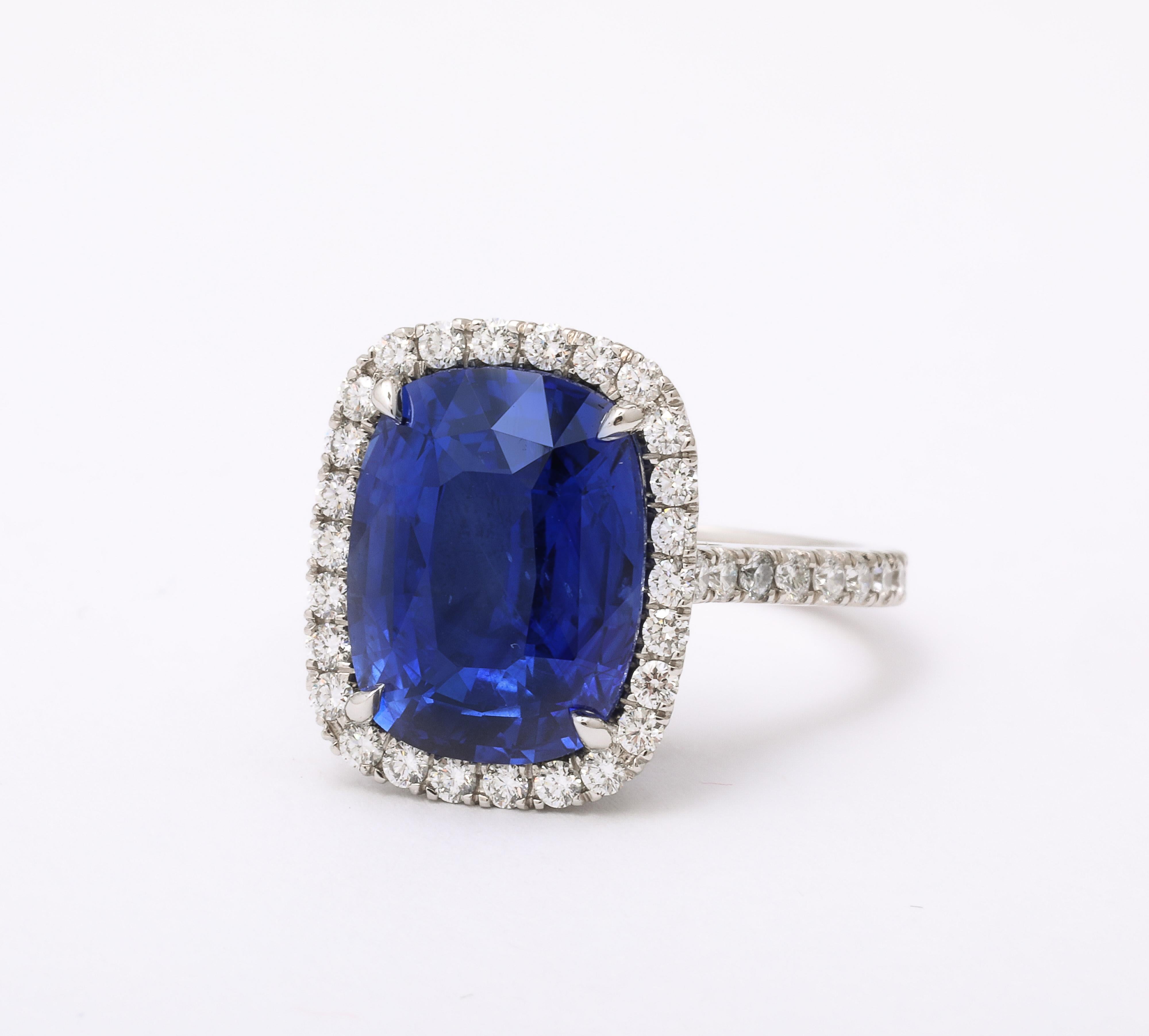Women's or Men's 7 carat Vivid Blue Sapphire Ring For Sale