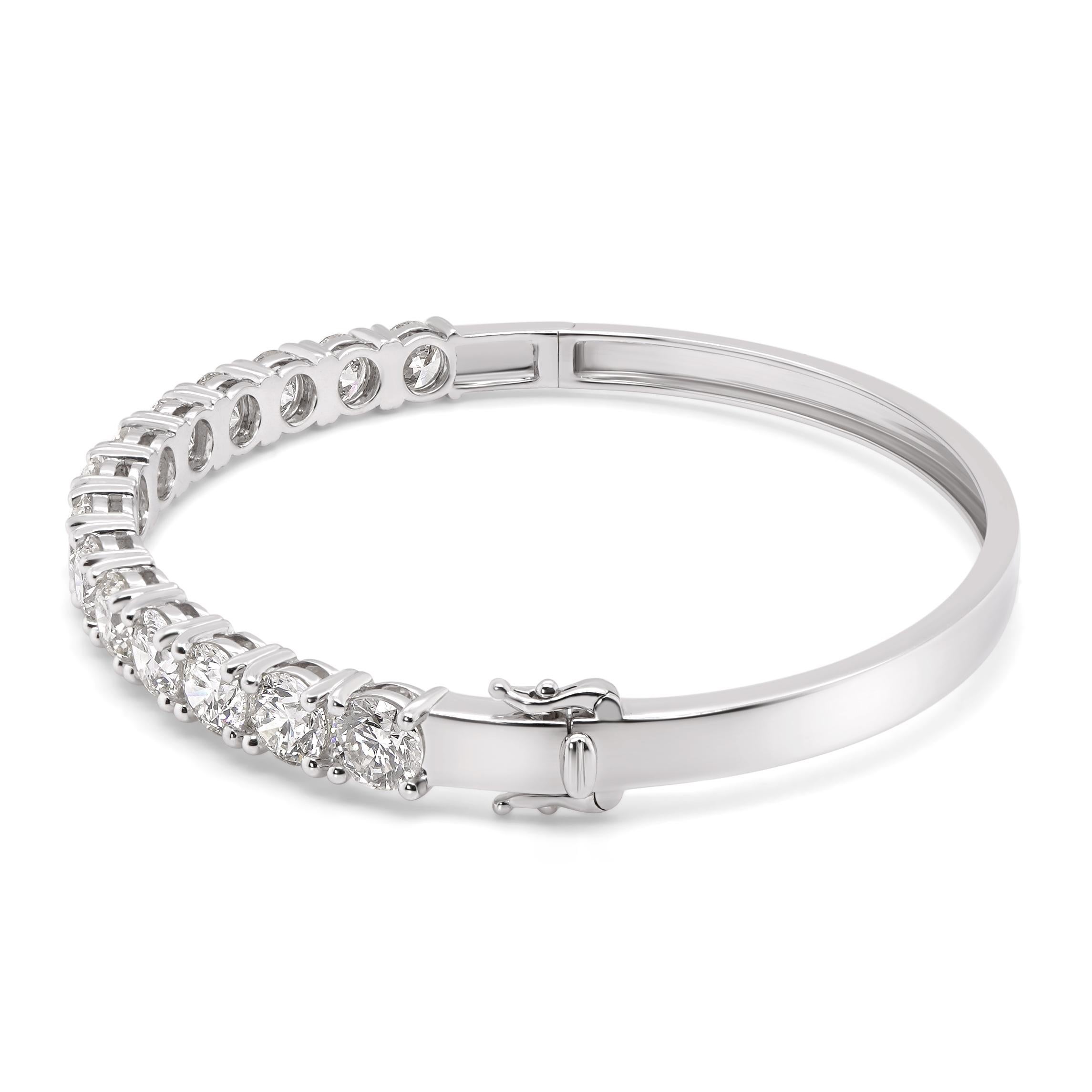 Taille ronde Bracelet d'infini en or 18 carats avec diamants ronds et brillants blancs de 7 carats en vente