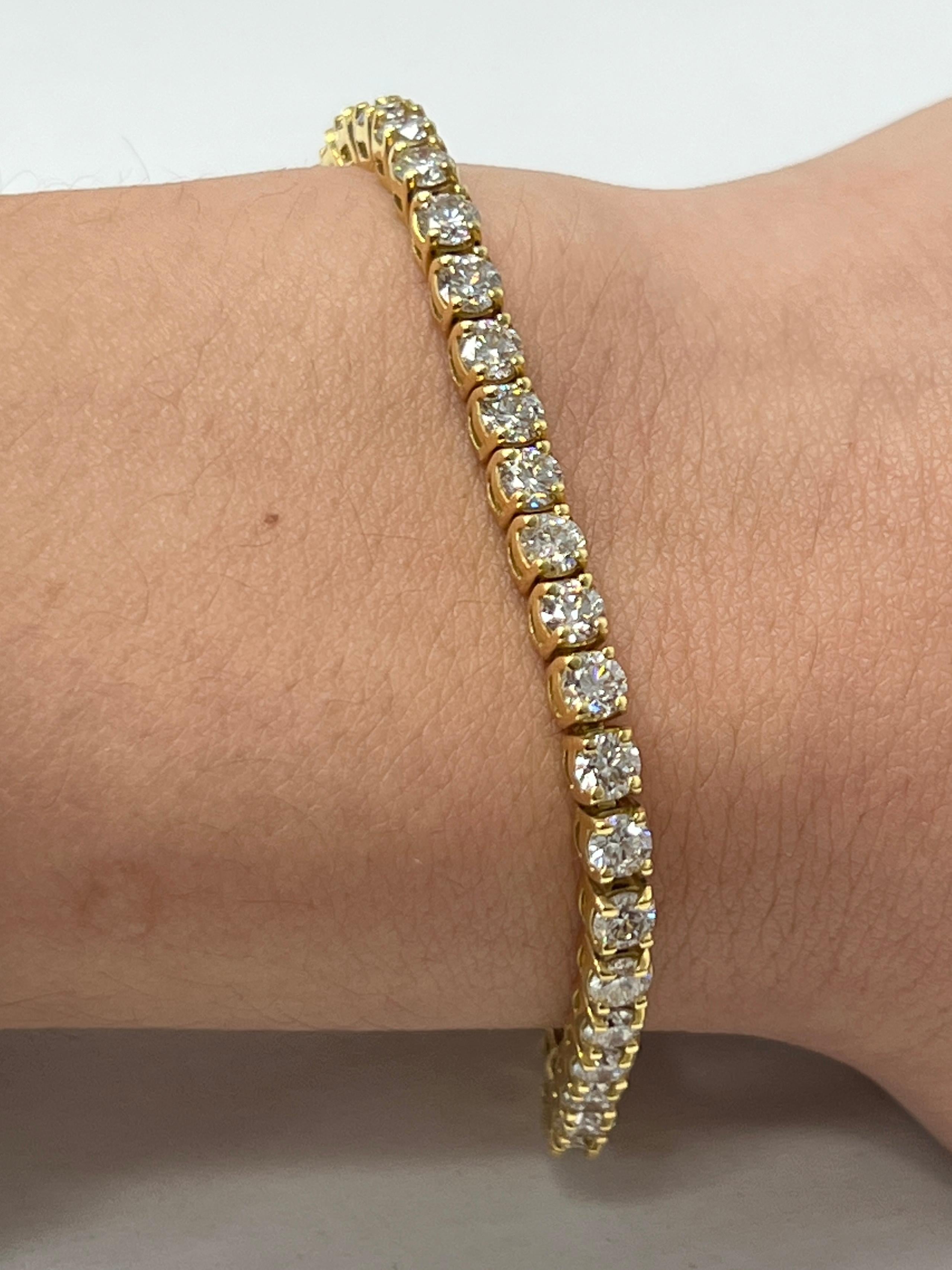 Taille ronde Bracelet en or jaune et diamants de 7 carats en vente