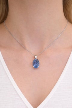 BEAUTIFUL, 7 Carats Oval Shape Natural Blue Sapphire Pendant
