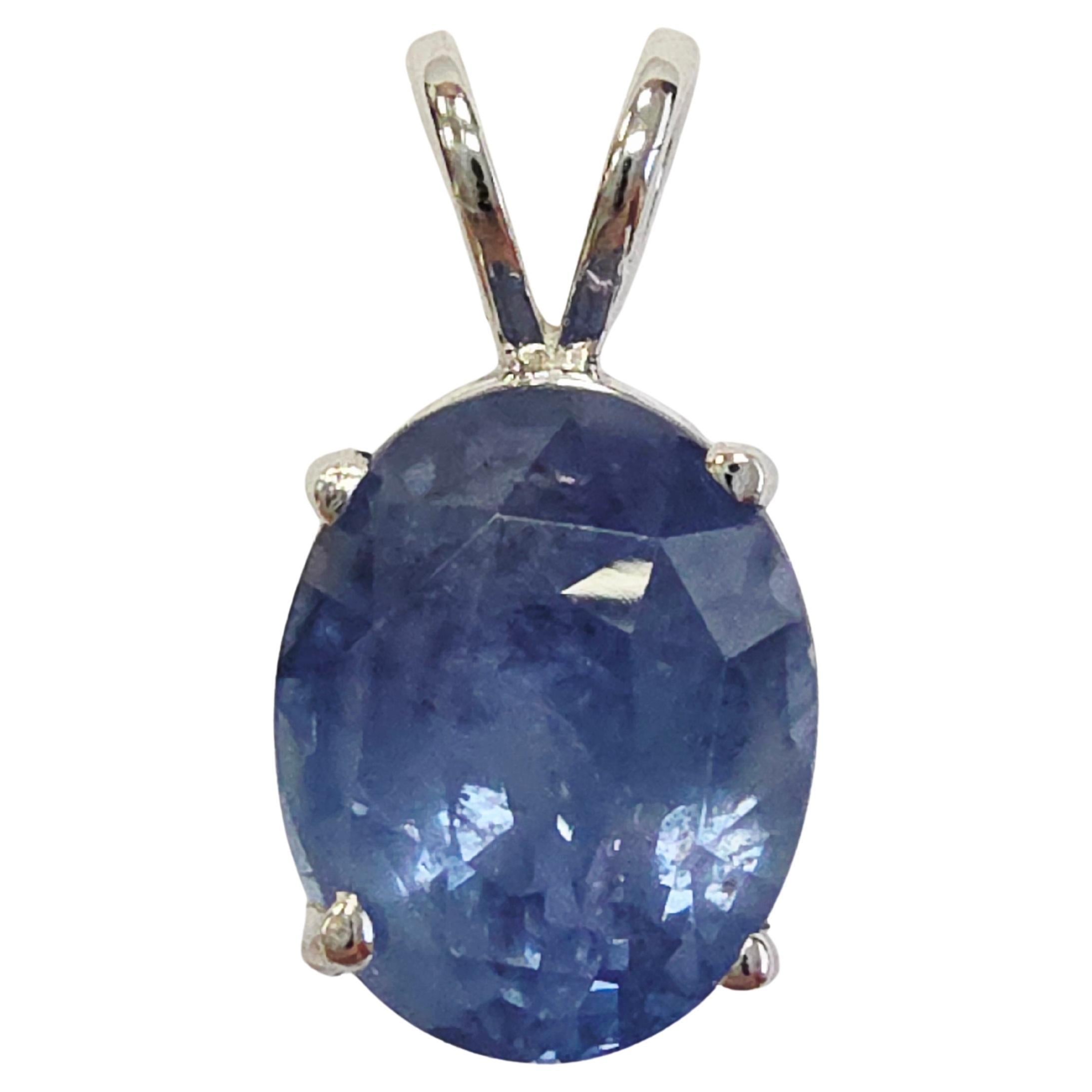 Ciondolo con zaffiro blu naturale di forma ovale da 7 carati