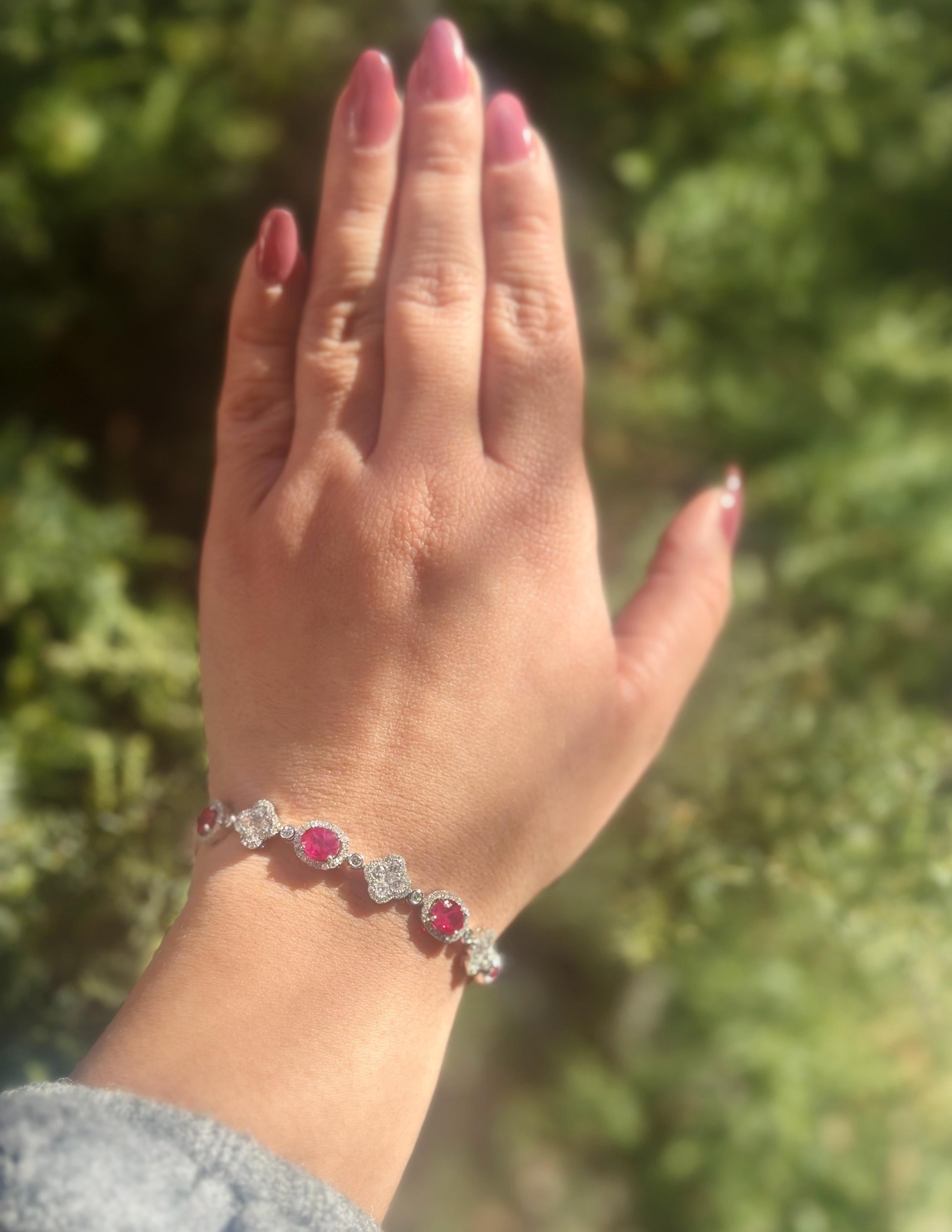 Contemporary 7 carats Ruby Bracelet with Diamond medallions in 18 karat white gold For Sale