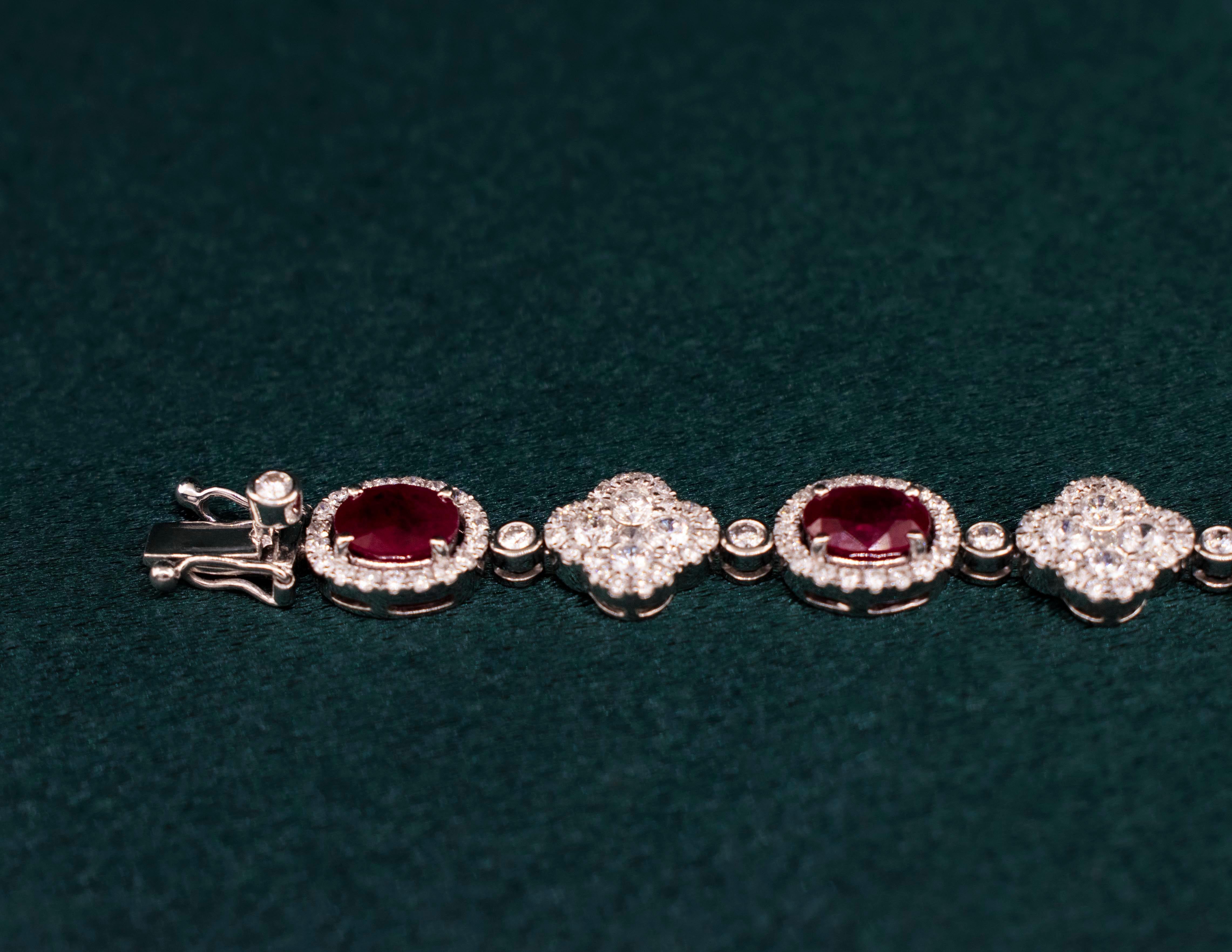7 carats Ruby Bracelet with Diamond medallions in 18 karat white gold In Excellent Condition For Sale In Boone, NC