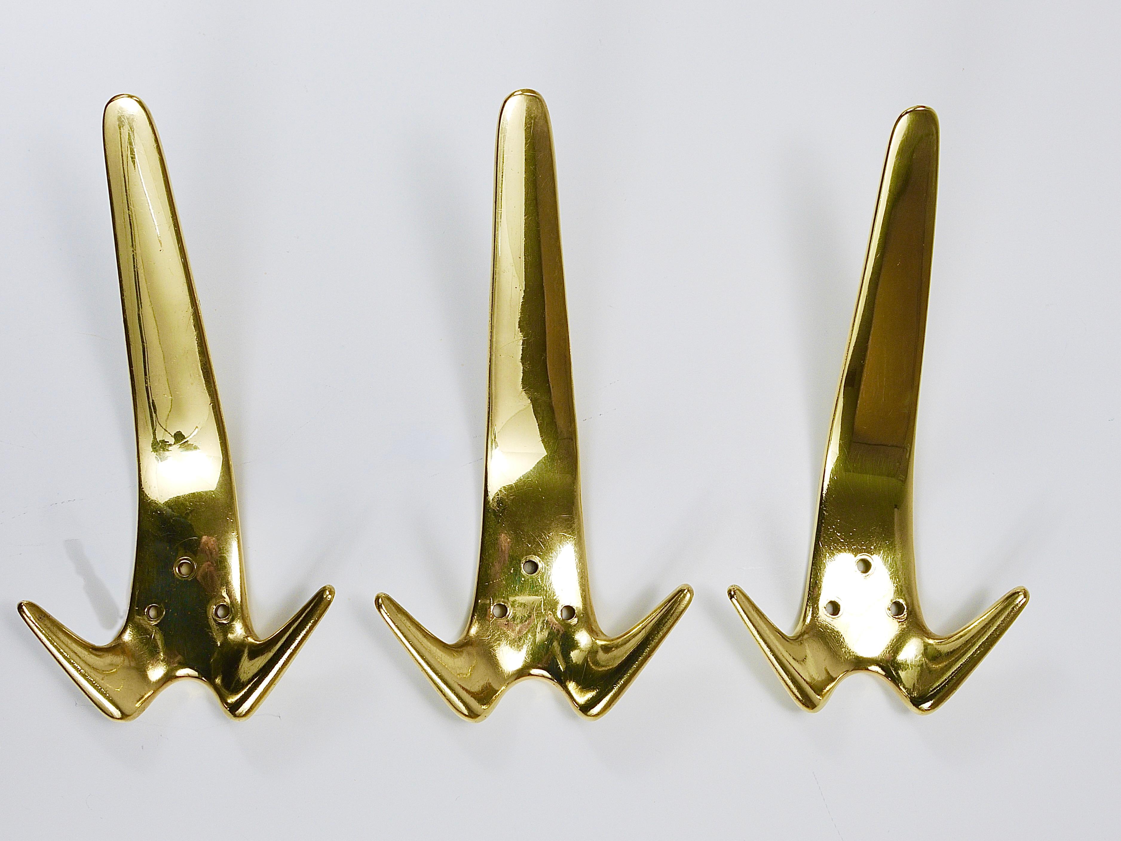XX secolo 6 ganci da parete in ottone vintage Carl Aubock #4056, Austria, anni '50 in vendita