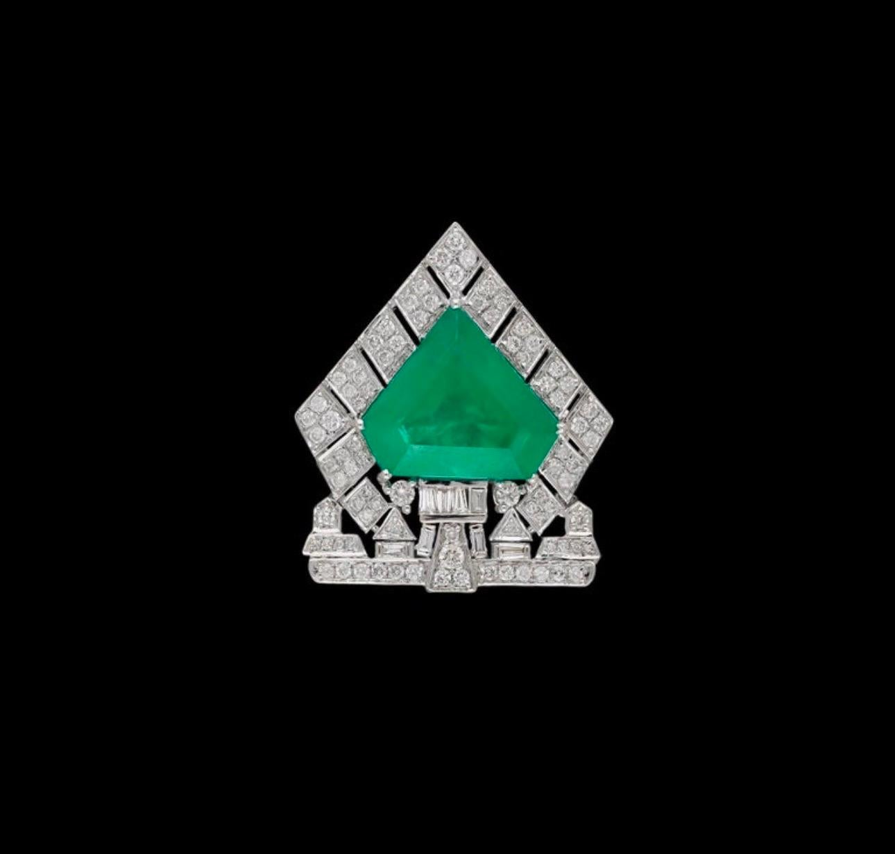 Trapezoid Cut 7 Ct Natural Emerald  1 Ct Brilliant cut Diamond Brooch /Pin 18 Kt  White Gold For Sale
