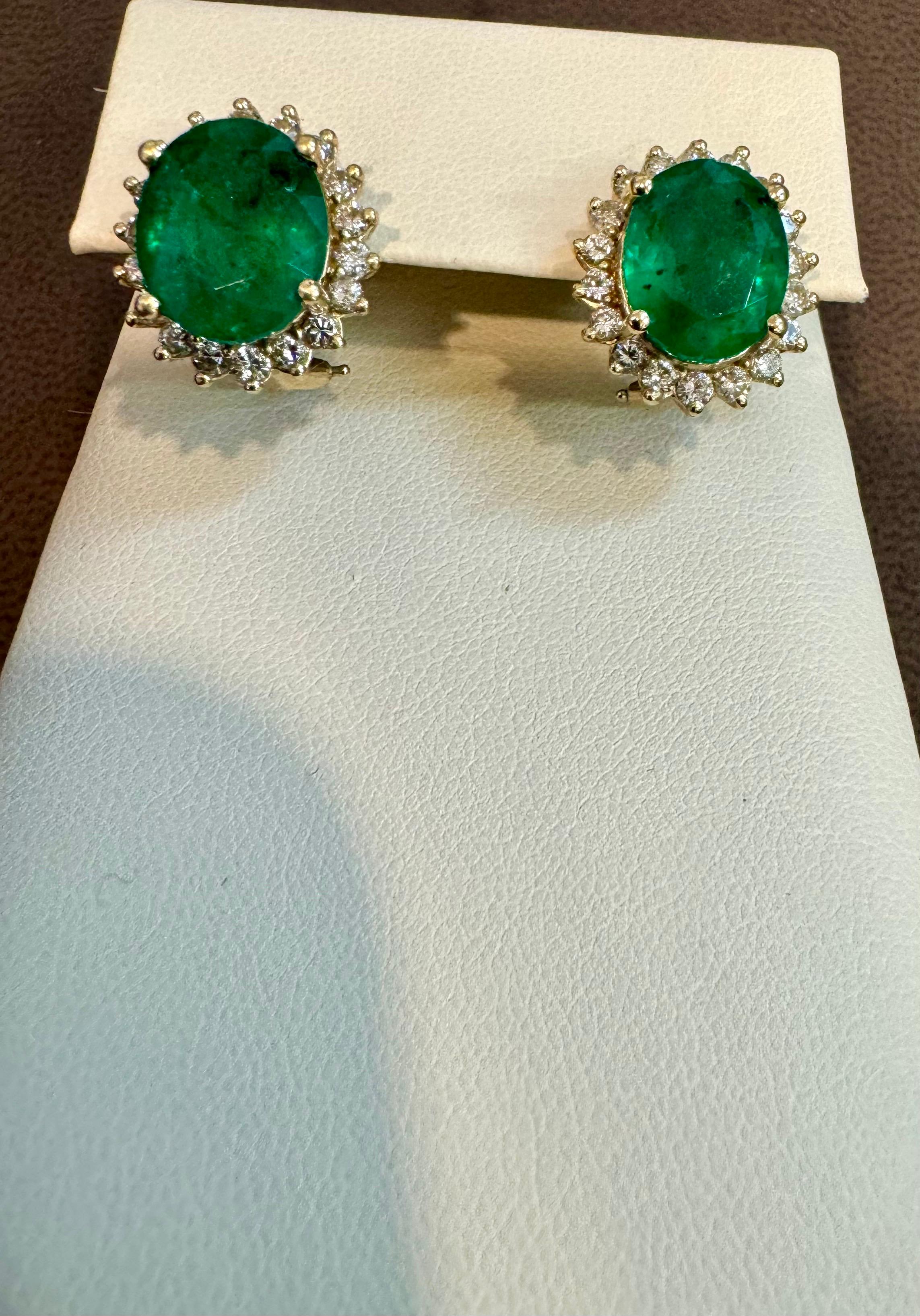 Boucles d'oreilles en or jaune 14 carats, émeraude de forme ovale de 7 carats et diamants de 1,5 carat en vente 7