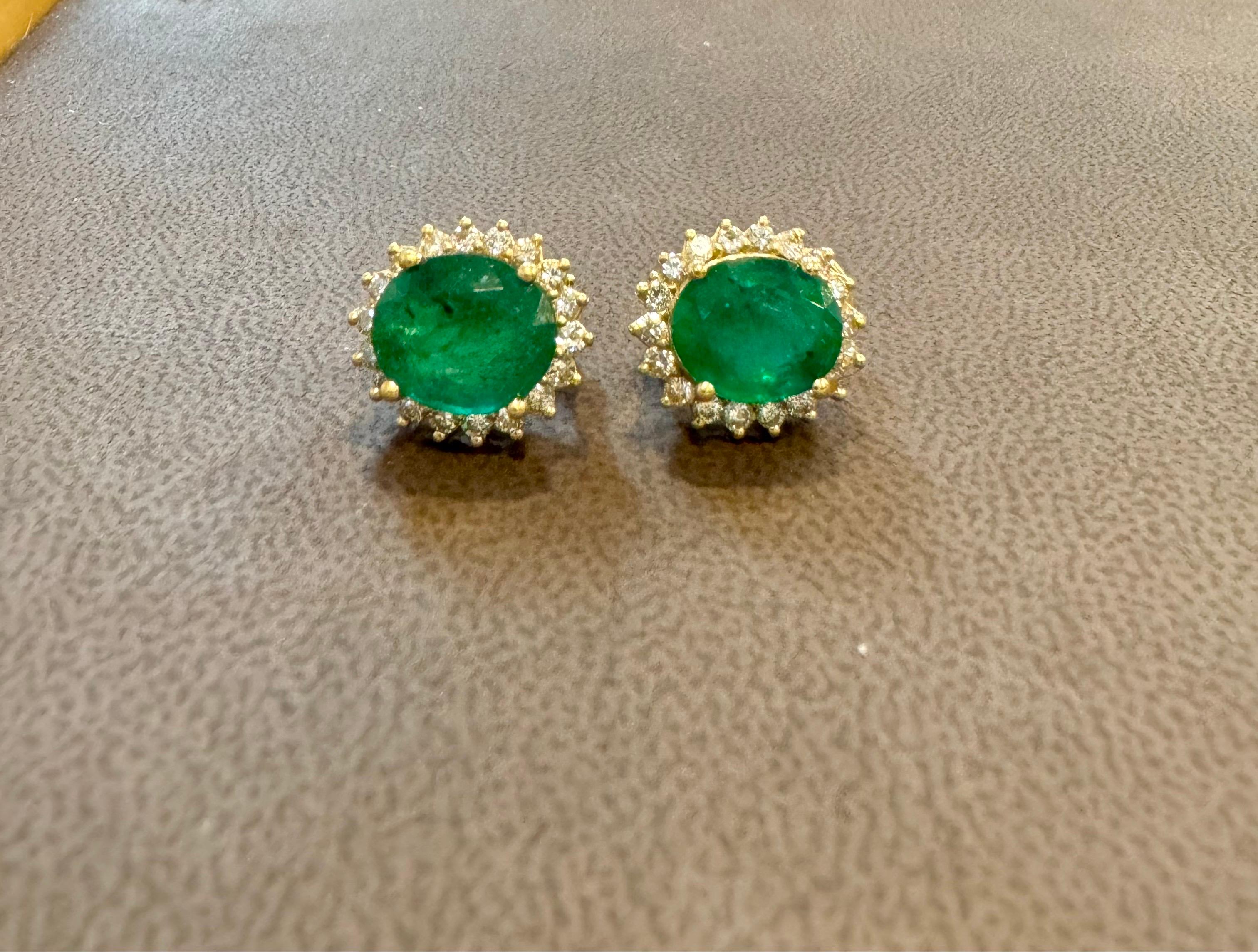 Boucles d'oreilles en or jaune 14 carats, émeraude de forme ovale de 7 carats et diamants de 1,5 carat en vente 8