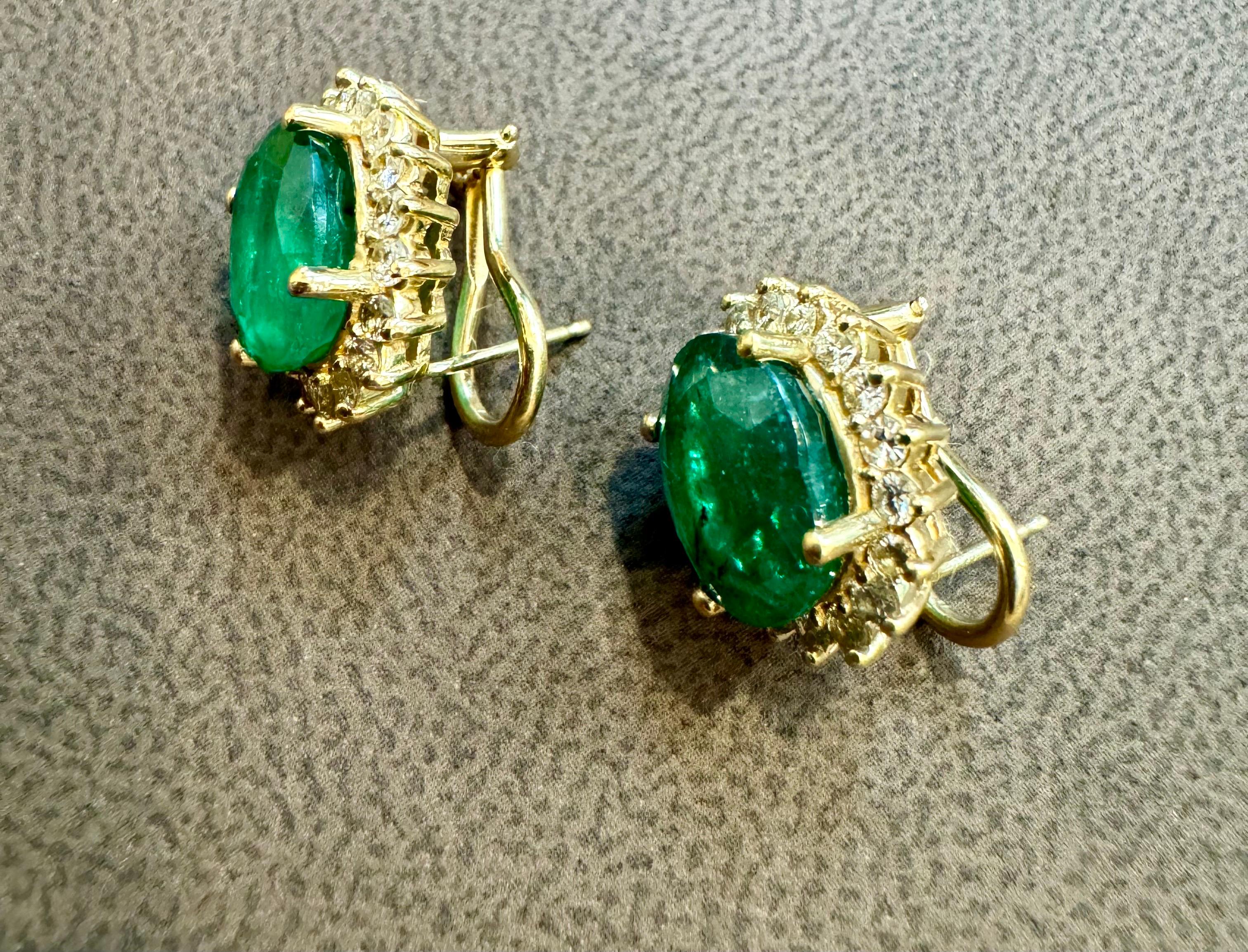 Boucles d'oreilles en or jaune 14 carats, émeraude de forme ovale de 7 carats et diamants de 1,5 carat en vente 9