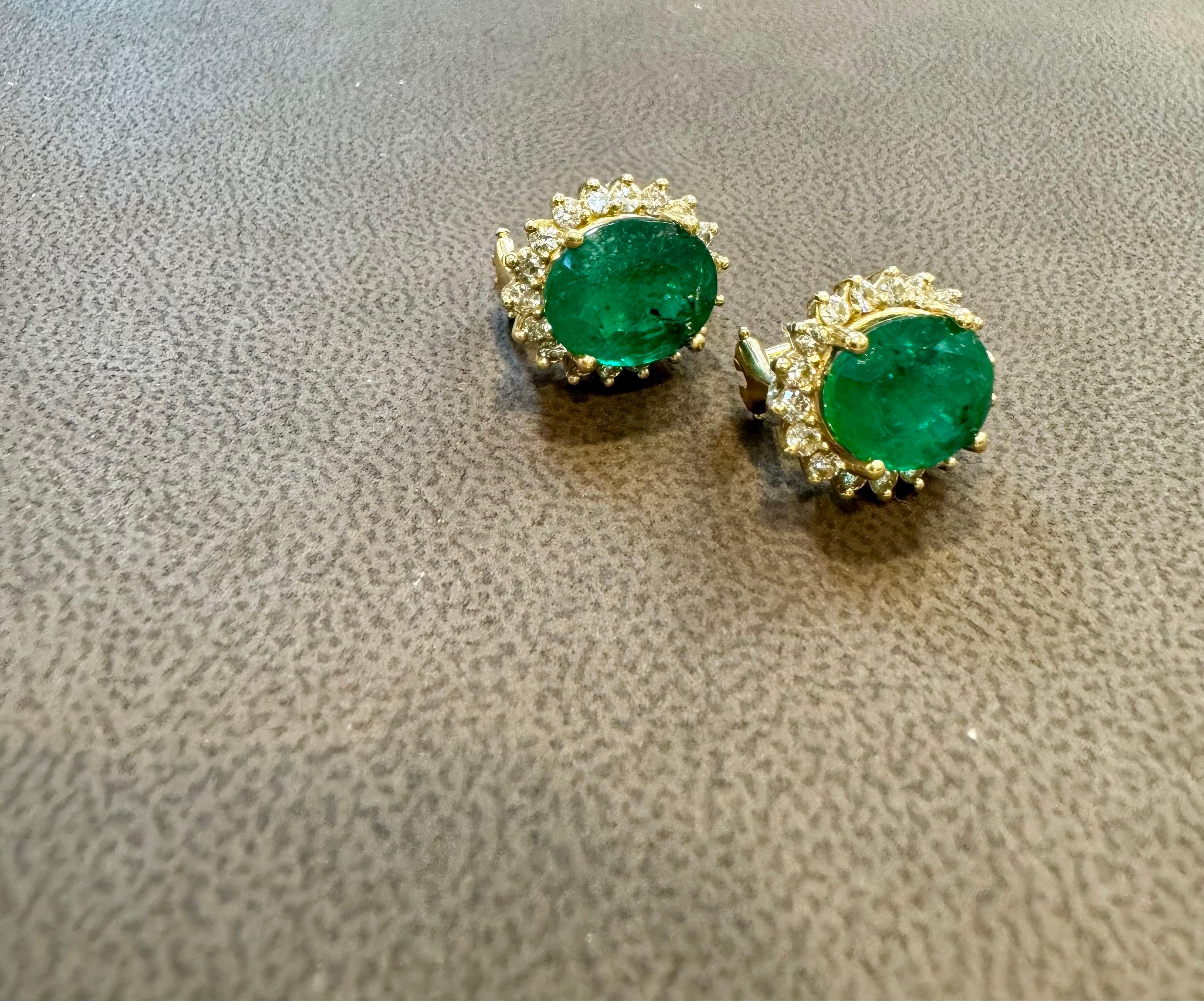 Boucles d'oreilles en or jaune 14 carats, émeraude de forme ovale de 7 carats et diamants de 1,5 carat en vente 10