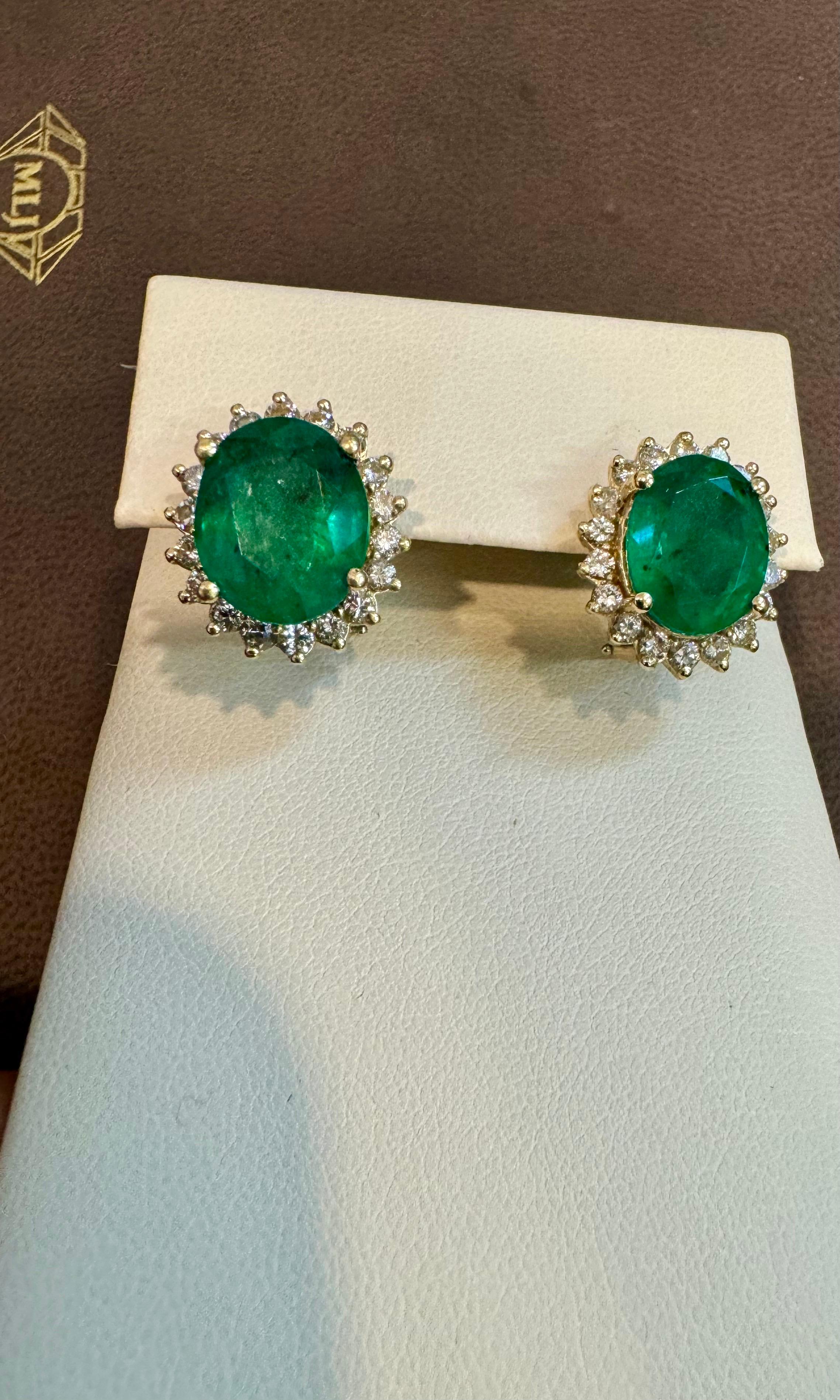 Boucles d'oreilles en or jaune 14 carats, émeraude de forme ovale de 7 carats et diamants de 1,5 carat en vente 11