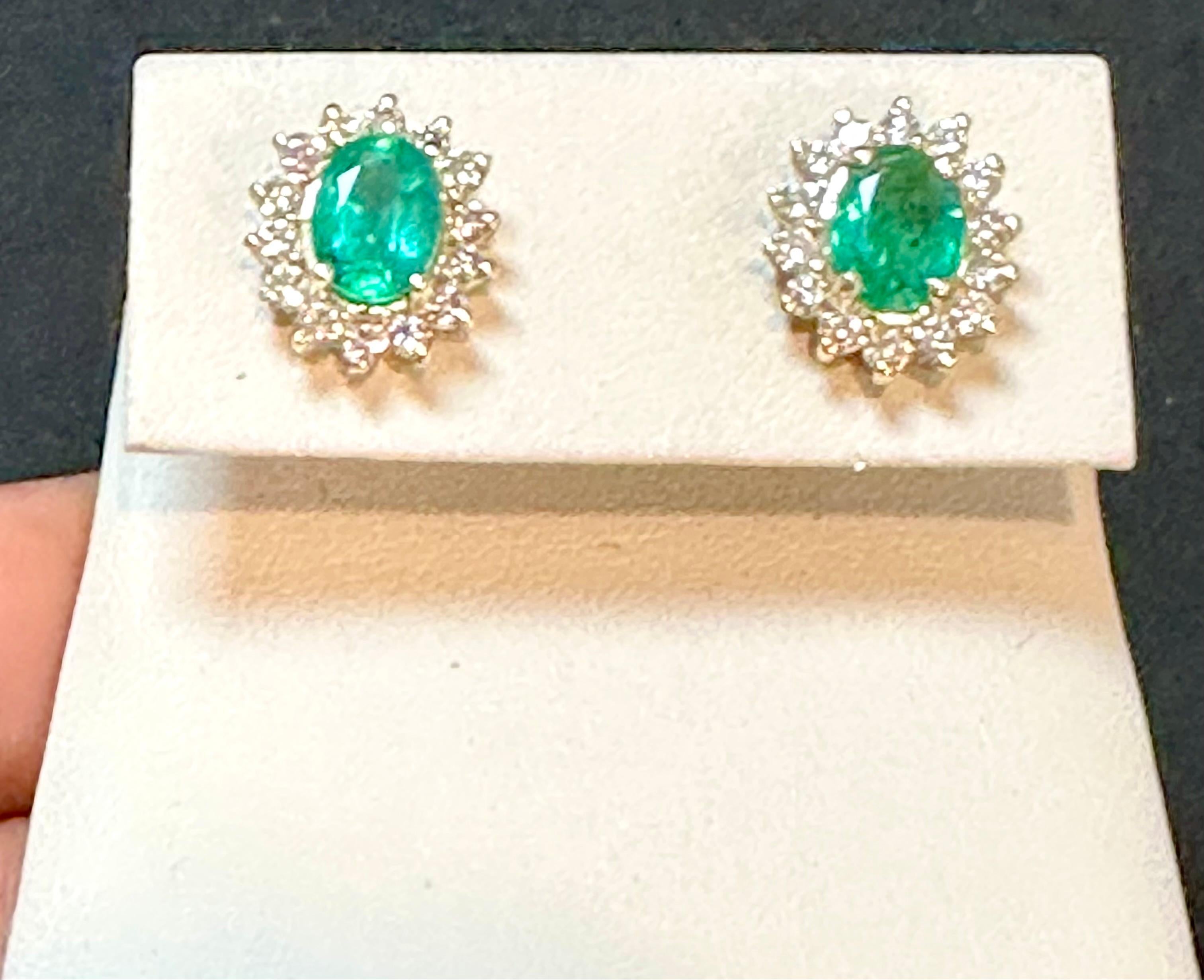 Boucles d'oreilles en or jaune 14 carats, émeraude de forme ovale de 7 carats et diamants de 1,5 carat en vente 3