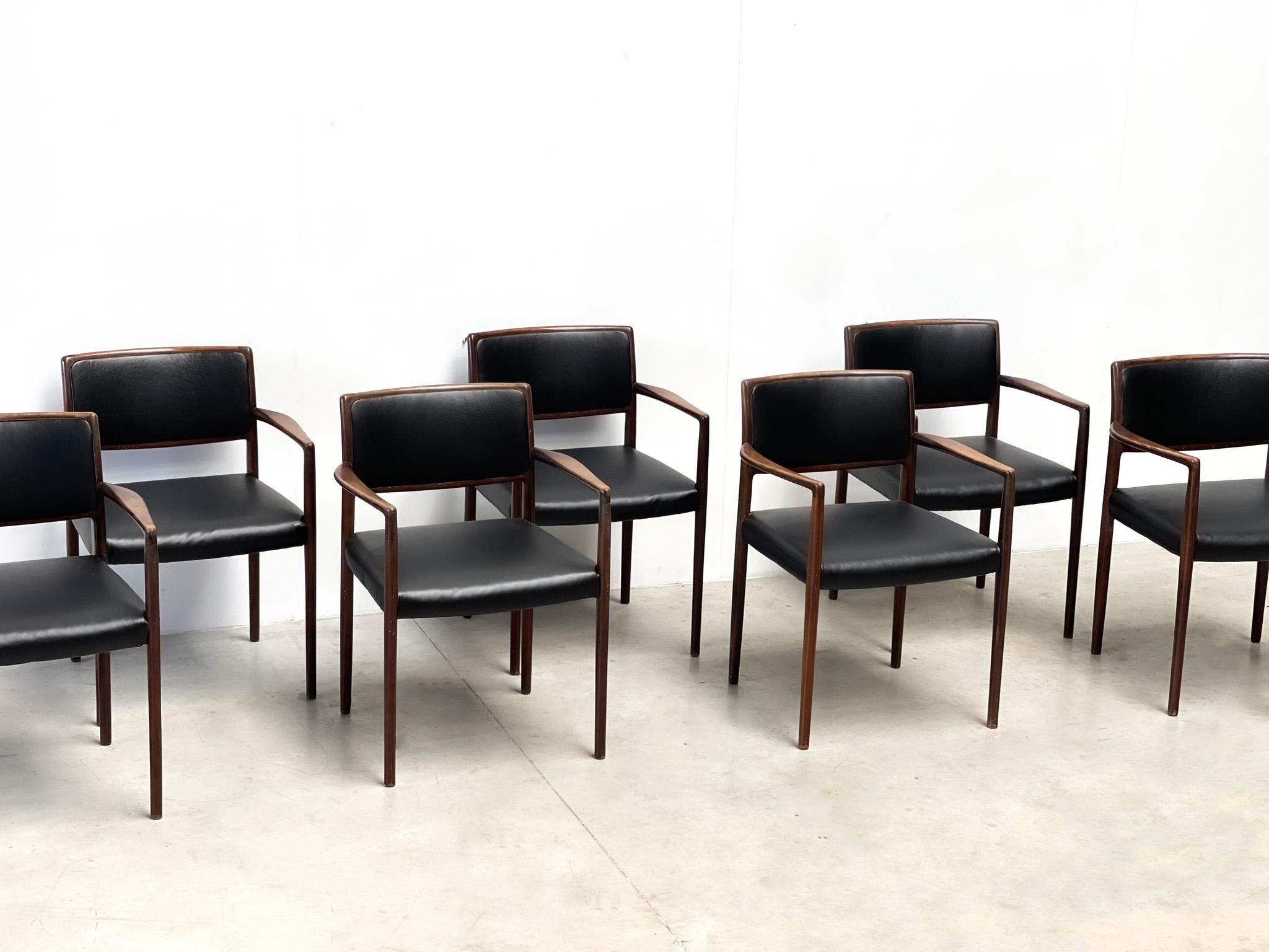 Late 20th Century 7 dining chairs attr. to Niels Moller For Sale