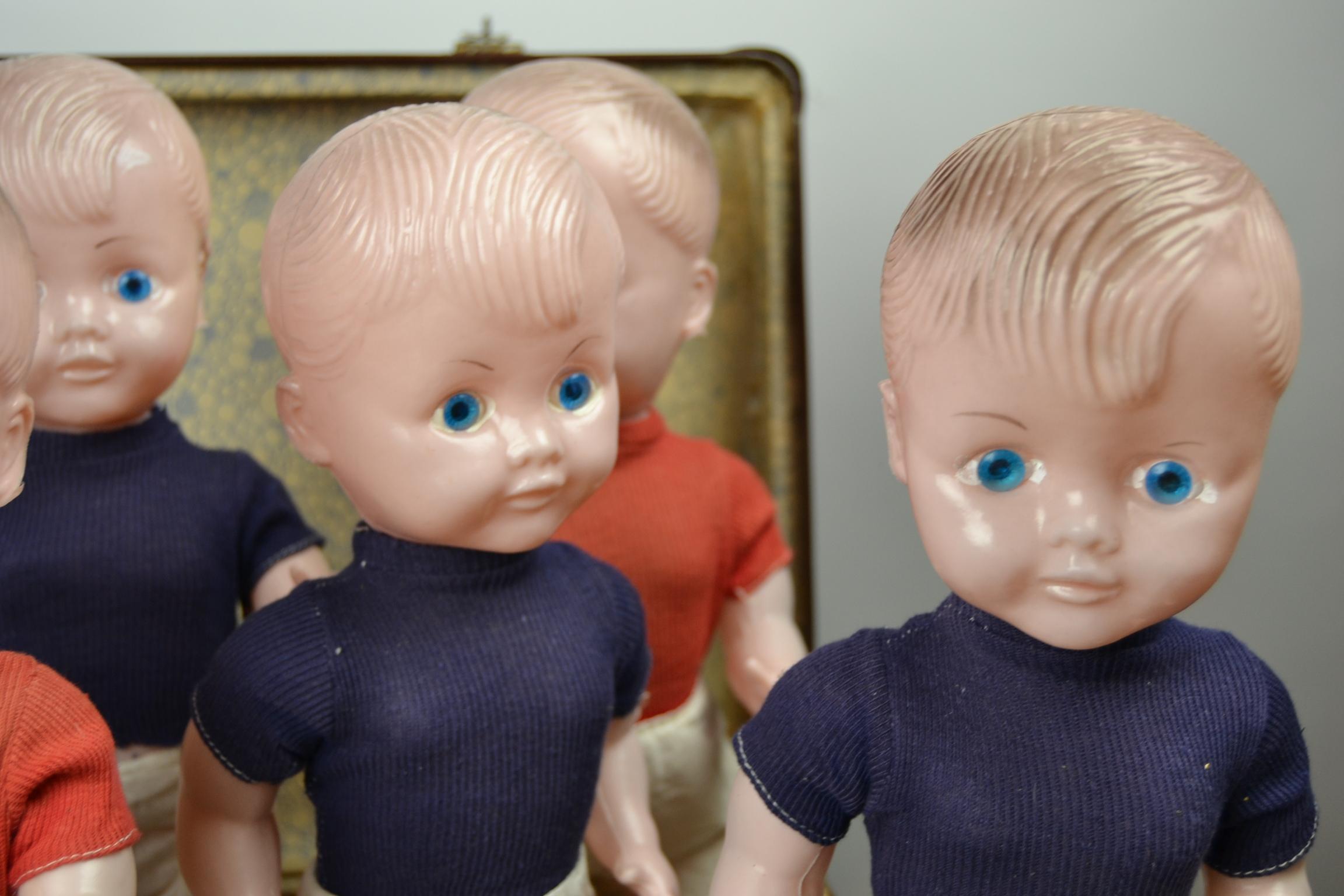 7 Puppen im Fußball-Outfit:: Fußball-Outfit:: 1960er Jahre:: Hartplastik 2