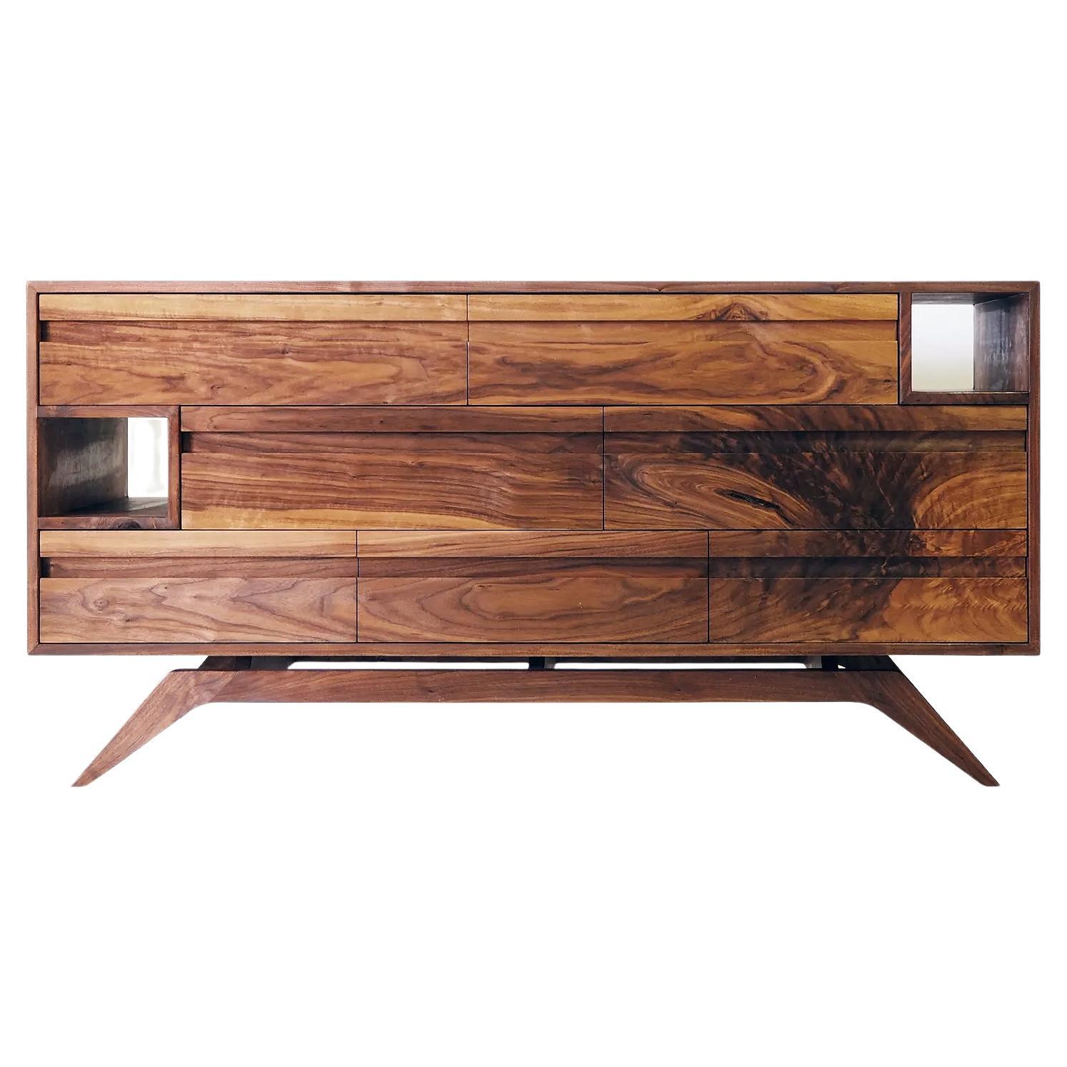 Low Boy Dresser mit 7 Schubladen aus Nussbaumholz, Mid-Century Modern, Offset-Schubladen und Schrank