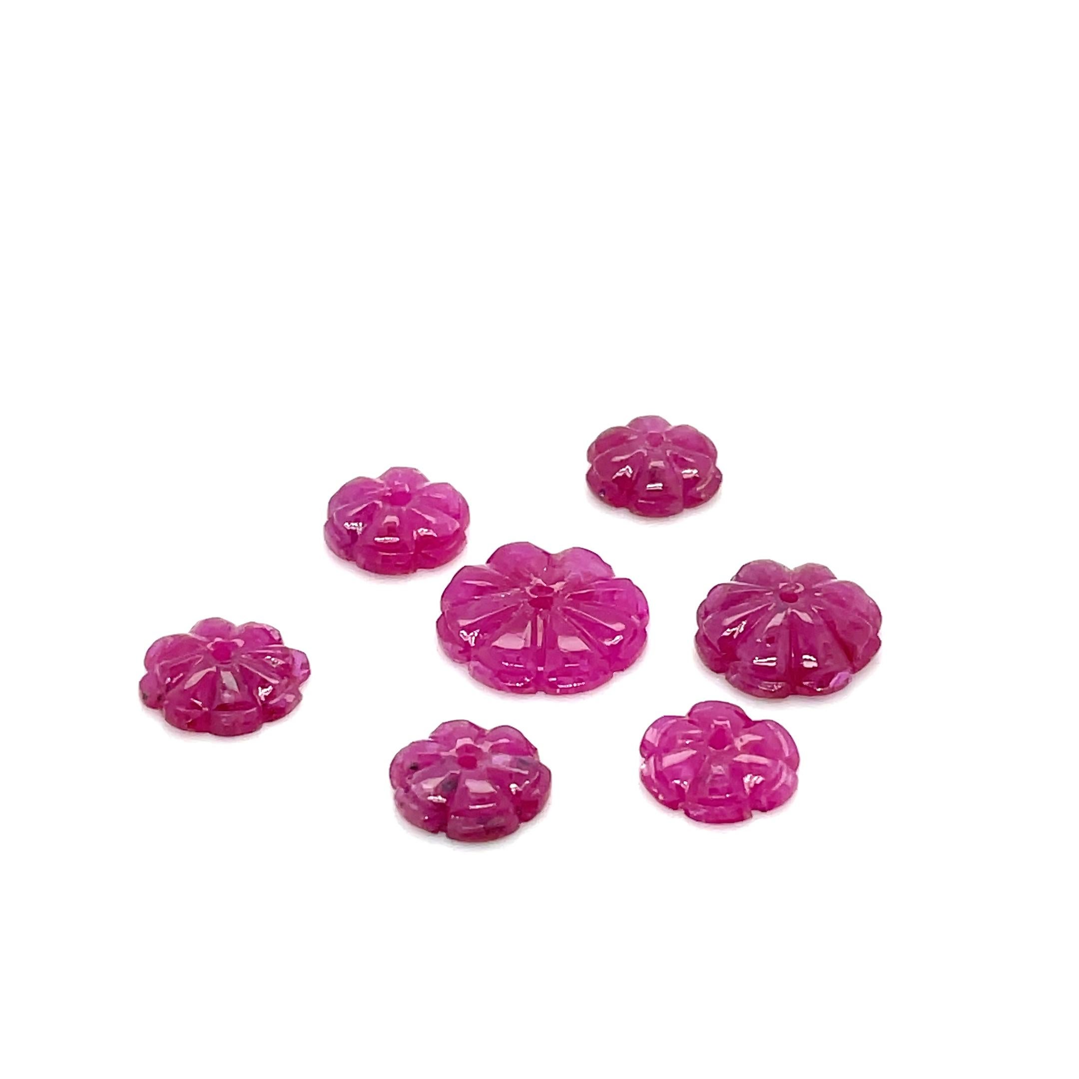 Contemporain 7 Flower Ruby Round Carving Cts 15.23 en vente