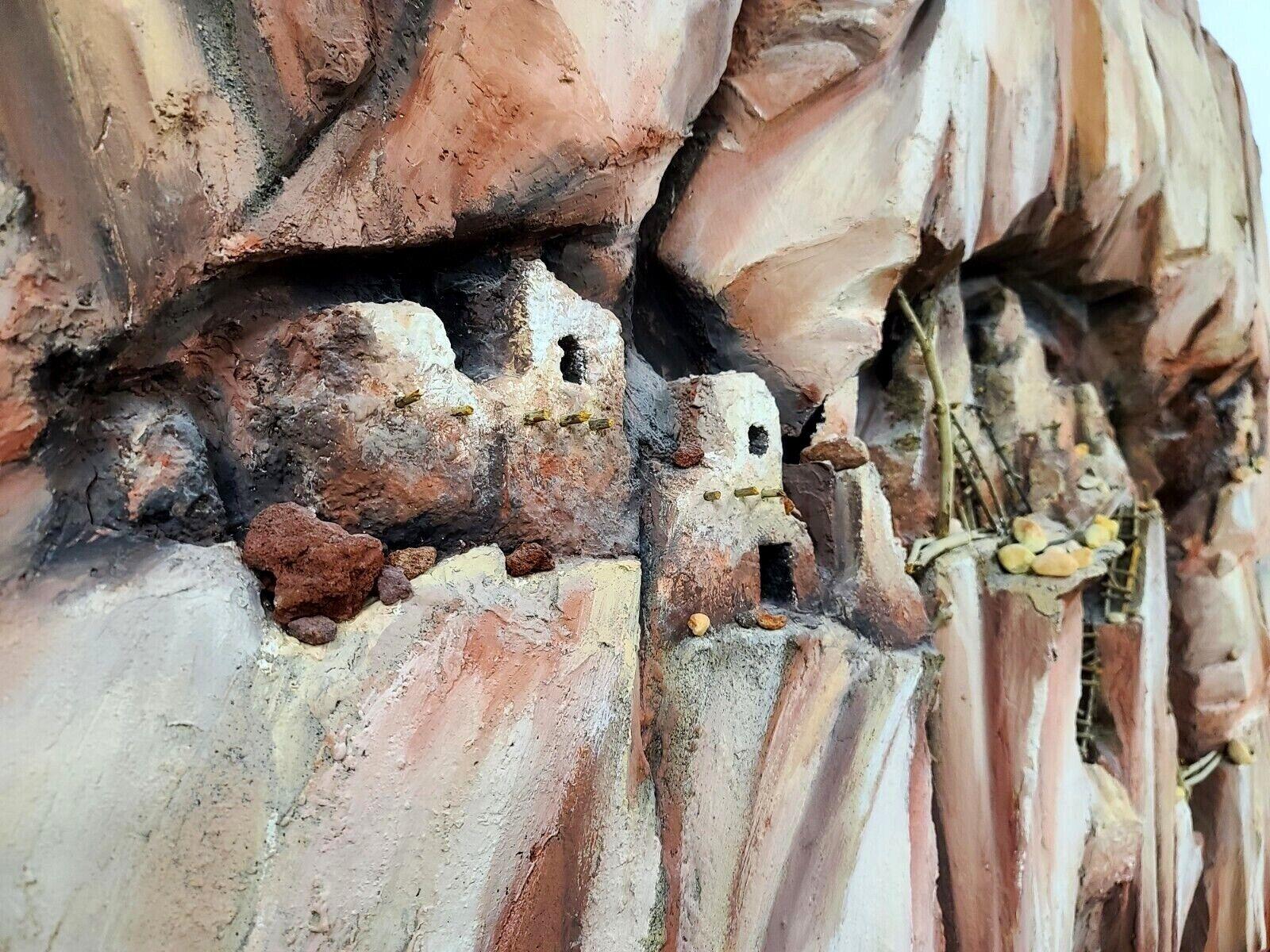 Escultura mural tridimensional monumental Pueblo Cliff Dwelling Piedra en venta
