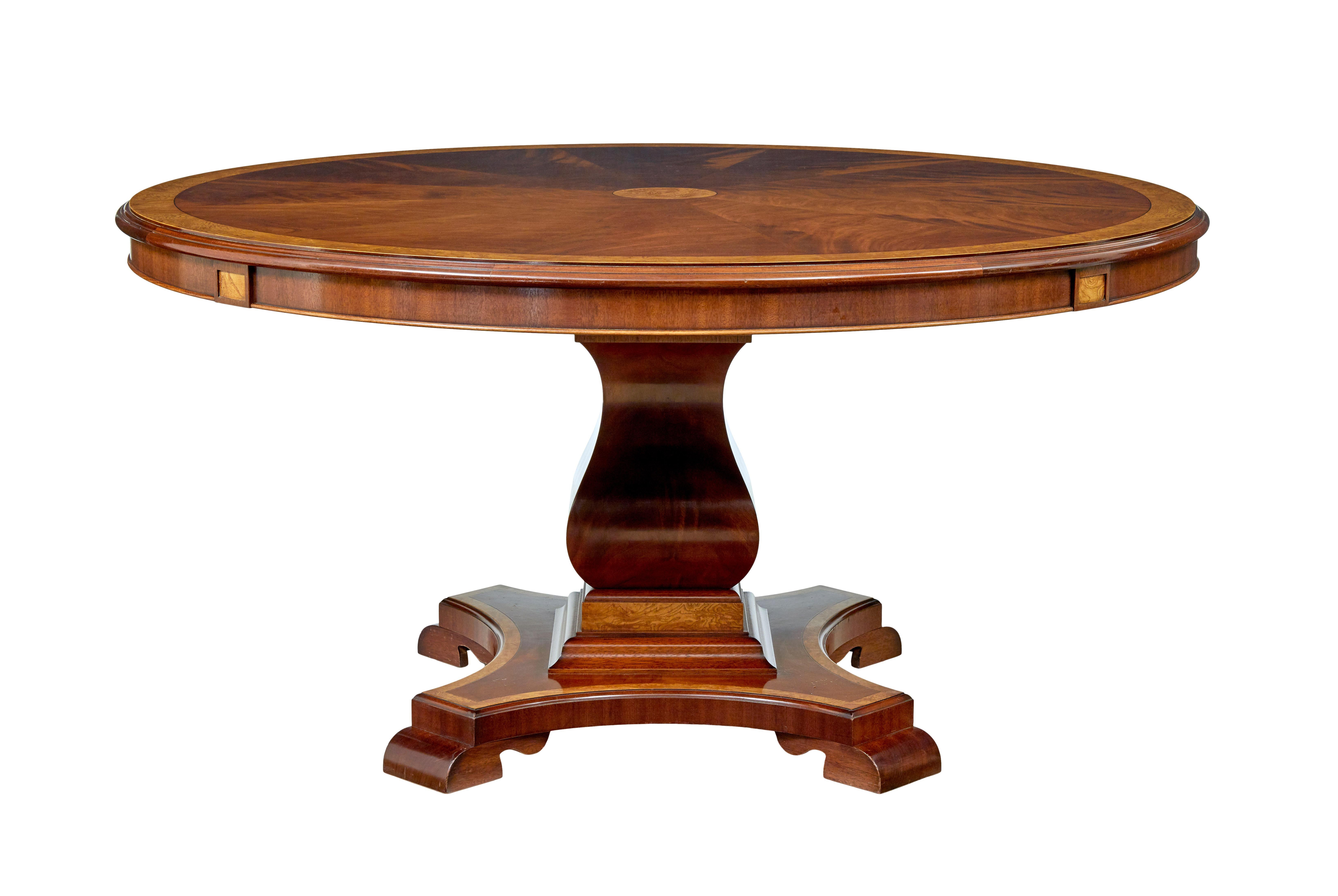 7 foot round inlaid jupe extending dining table circa 1990.

We are pleased to offer this stunning regency inspired extending dining table known as a jupe table.

Veneered in flame mahogany and burr oak.   Central burr oak circle with arranged
