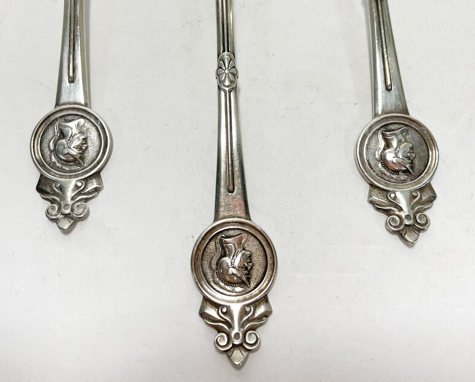 7 Gorham sterling silver medallion 8.5 inch tablespoons forks, Late 19th Century. Etched flowers with an etched warrior figure to the finial. Gorham hallmark to the verso handle.

Additional Information: 
Type: Tablespoons
Weight Approx., 14