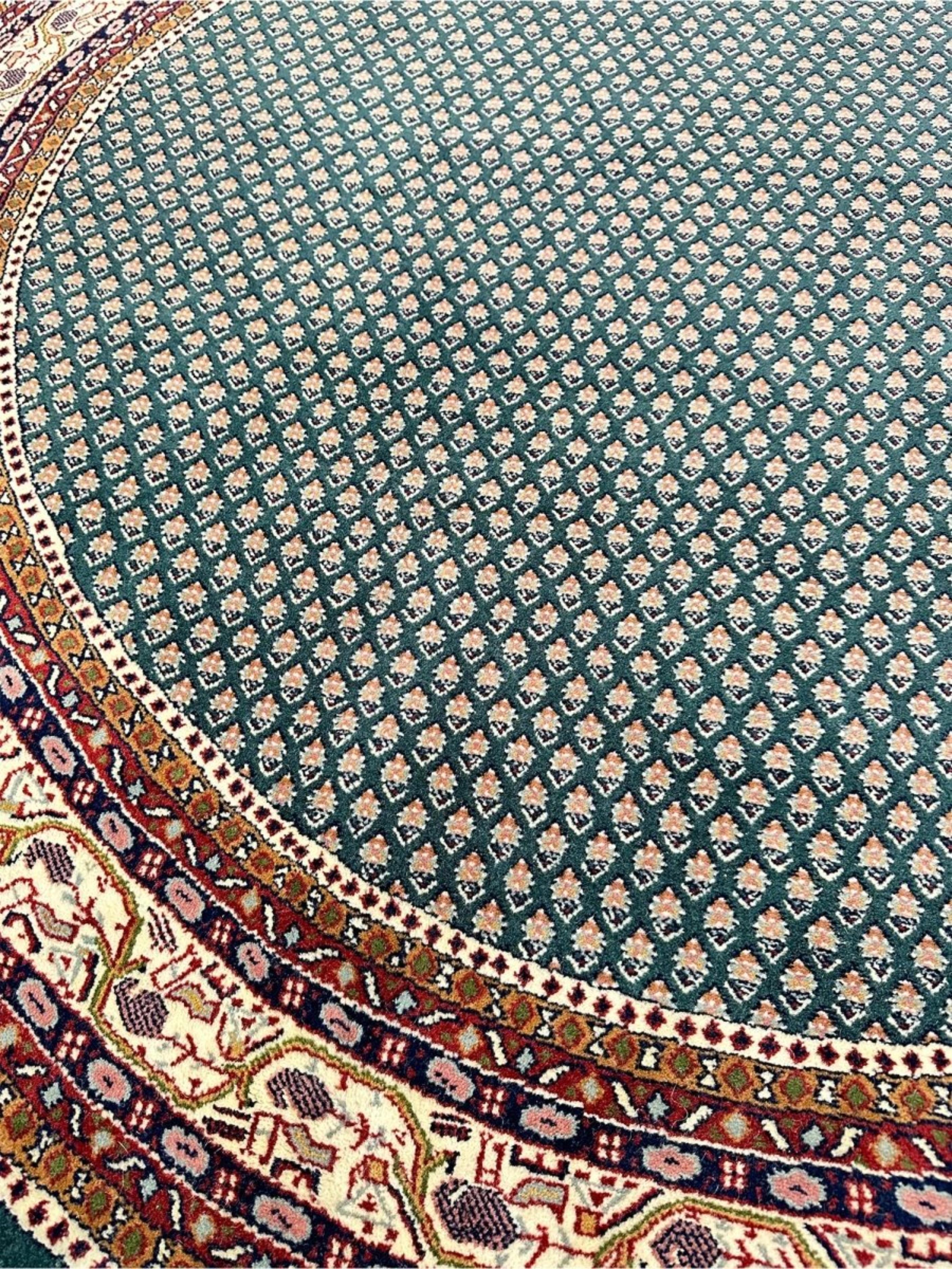 7' Hand Knotted Green and Ivory India Rug In condizioni Nuovo in vendita a Dallas, TX