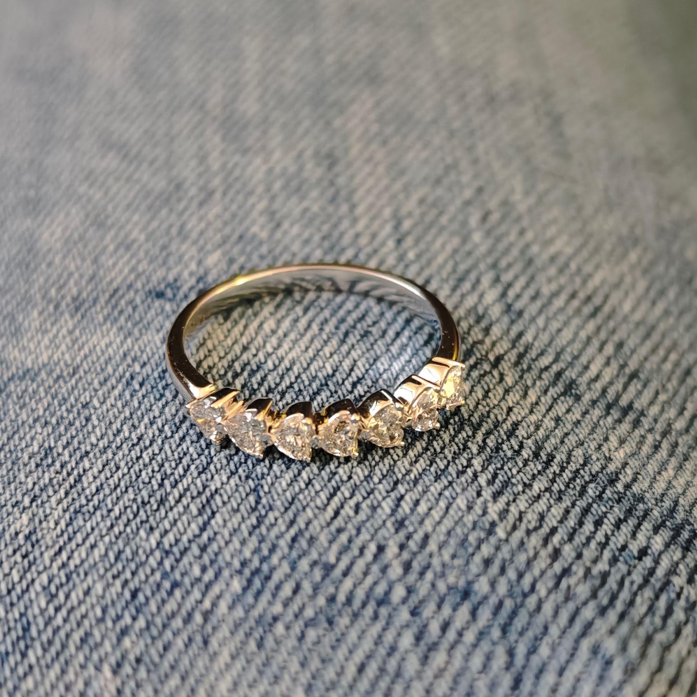 7 Herzförmiger natürlicher Diamantring, 18 Karat Weißgold für Damen oder Herren im Angebot