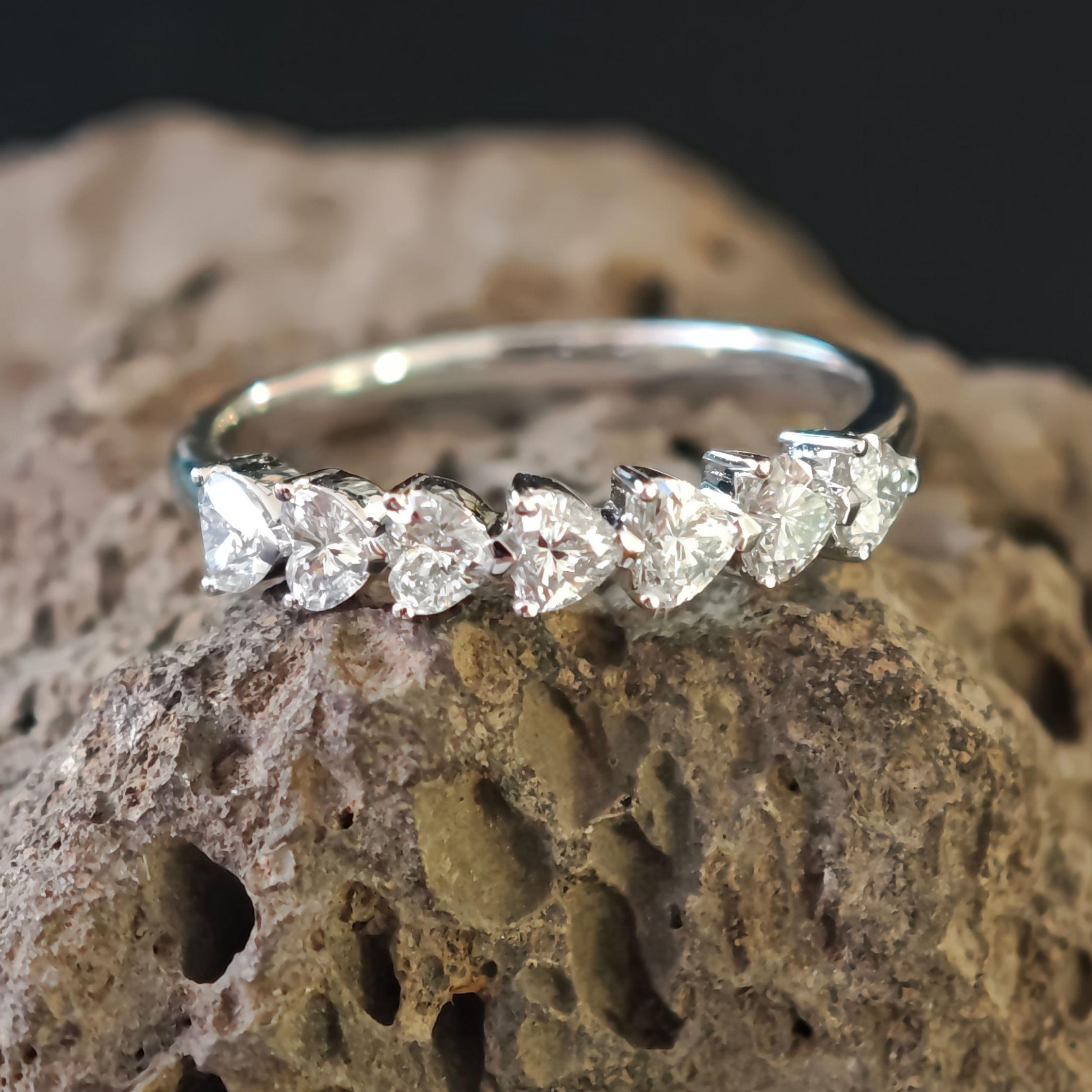 7 Herzförmiger natürlicher Diamantring, 18 Karat Weißgold im Angebot 4