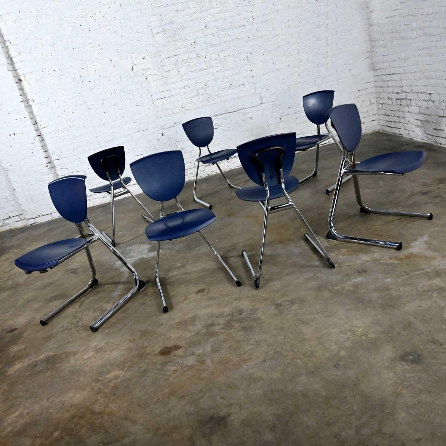 7 chaises de salle à manger cantilever modernes bleu foncé en plastique et chrome  en vente 4