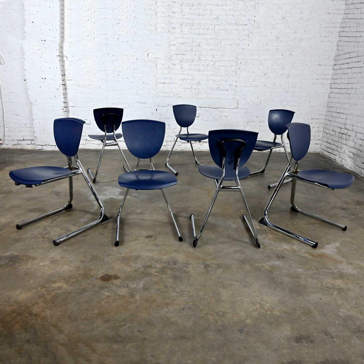 7 KI Seating Moderne freitragende Esszimmerstühle aus dunkelblauem Kunststoff und Chrom mit umgekehrter Rückseite  im Angebot 8