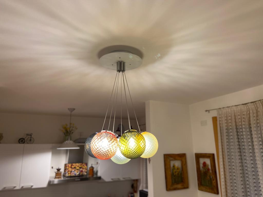 Italian 7 lights ceiling chandelier with colored transparent Murano glass spheres For Sale