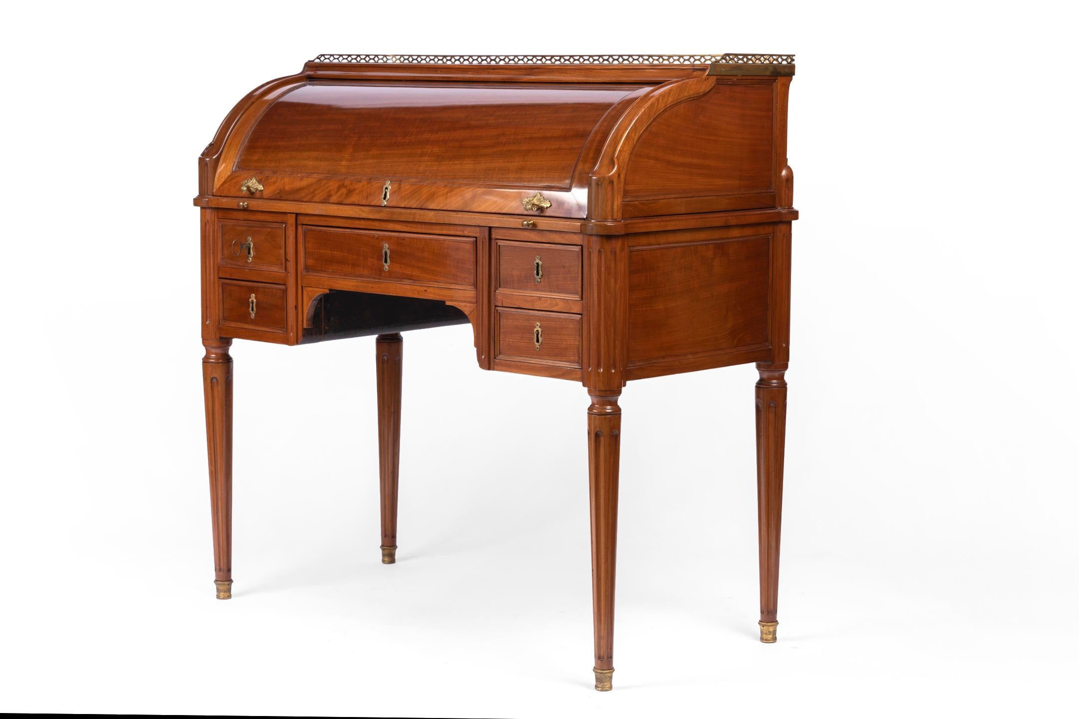 7 Louis XVI Period Cylinder Desk, 18th Century In Good Condition For Sale In Saint Ouen, FR