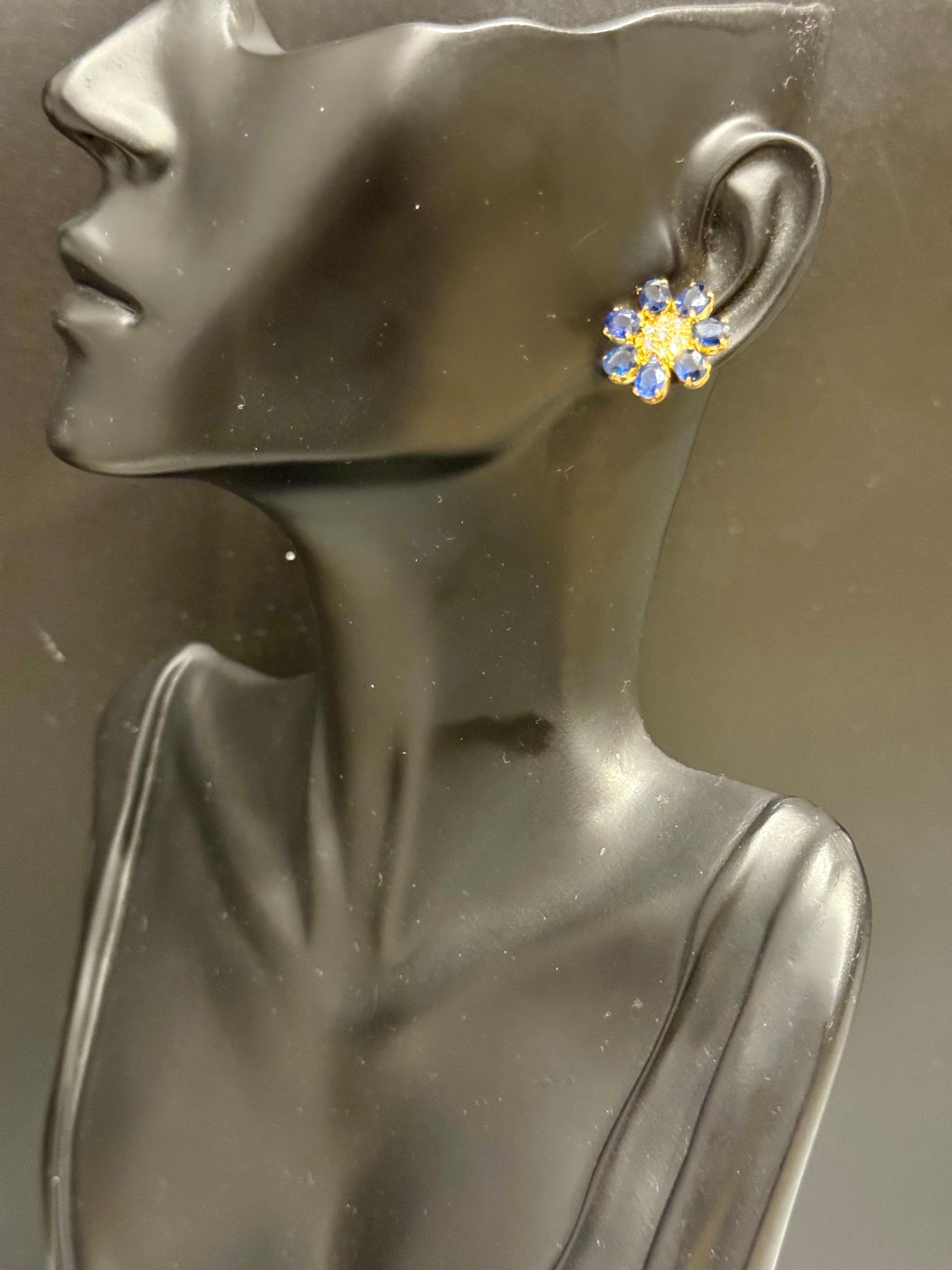 7 Petals Natural Sapphire and Diamonds Flower Post Earrings 18 Karat Yellow Gold For Sale 5