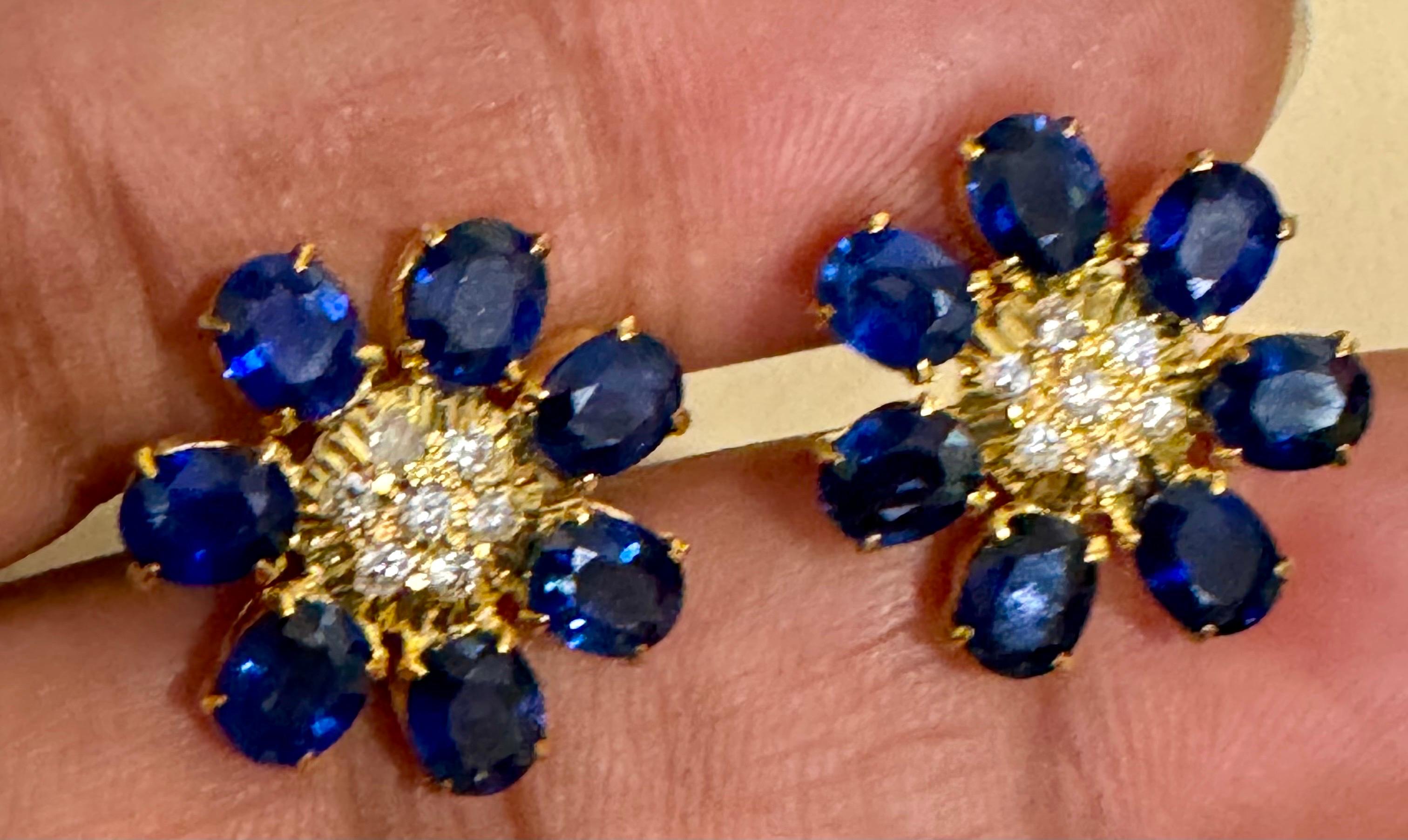 7 Petals Natural Sapphire and Diamonds Flower Post Earrings 18 Karat Yellow Gold For Sale 7